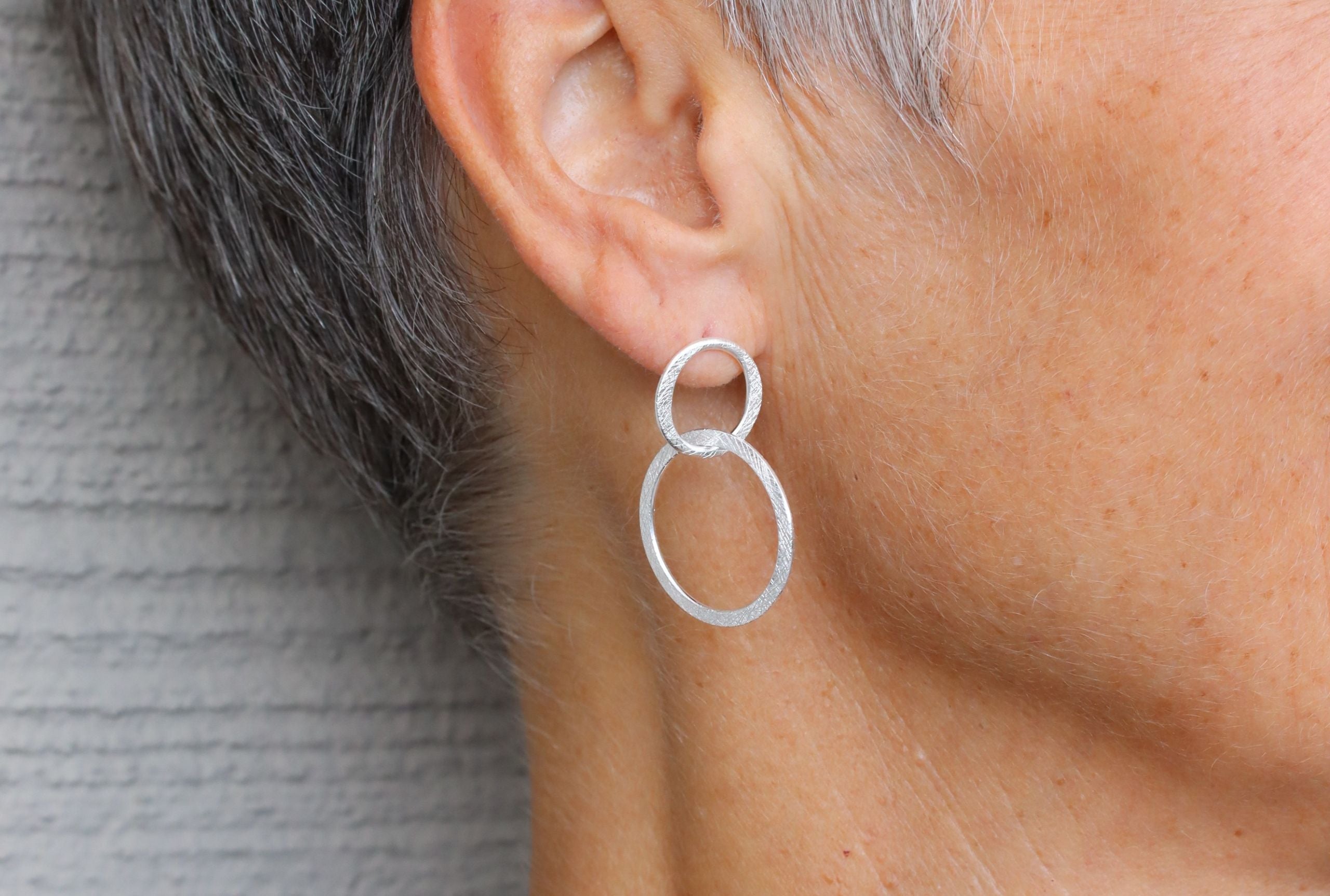 Markante Schmiede-Ohrhänger