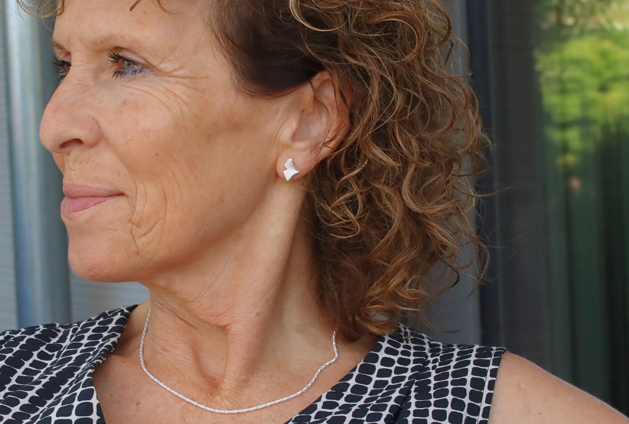 Design-Kordelkette mit glänzenden Lichteffekten