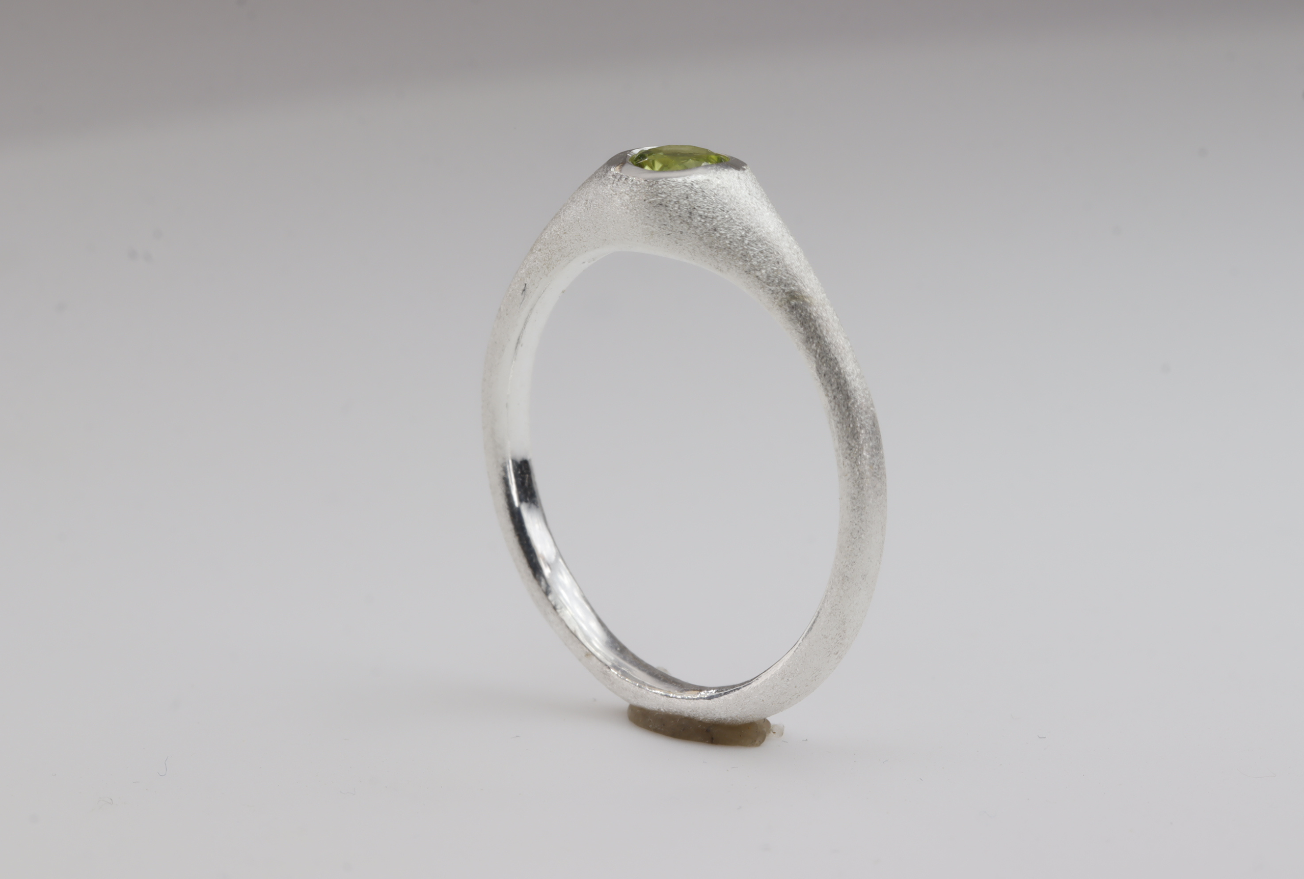 Feiner Peridot Ring