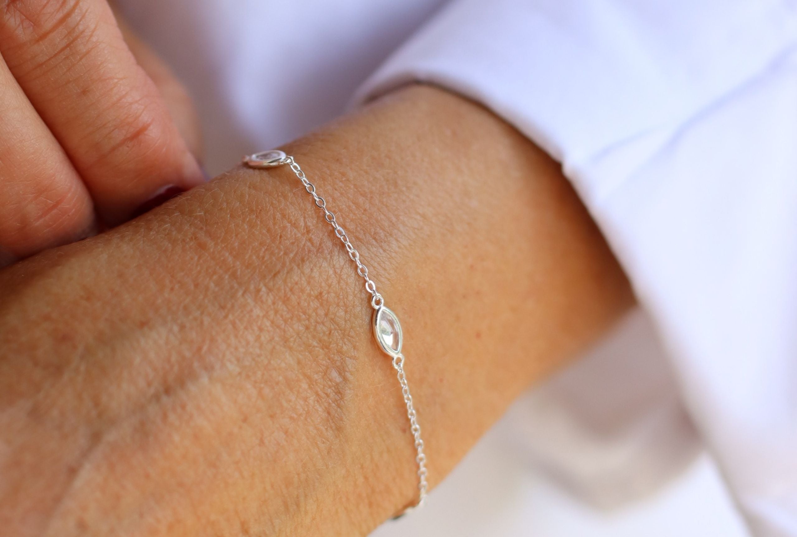 Feines Forzatina-Armband mit weißen Zirkonia-Steinen