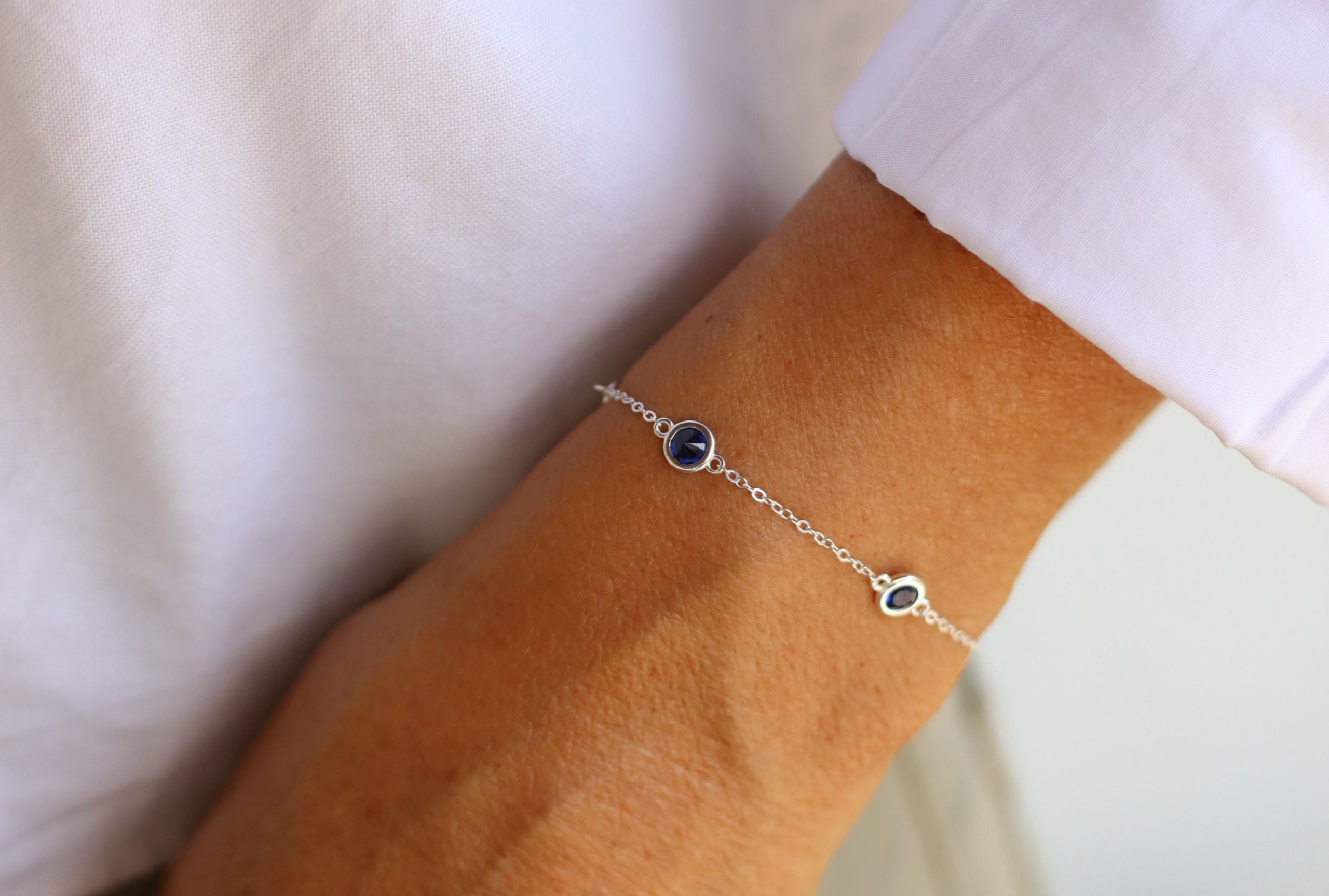Feines Forzatina-Armband mit blauen Zirkonia-Steinen