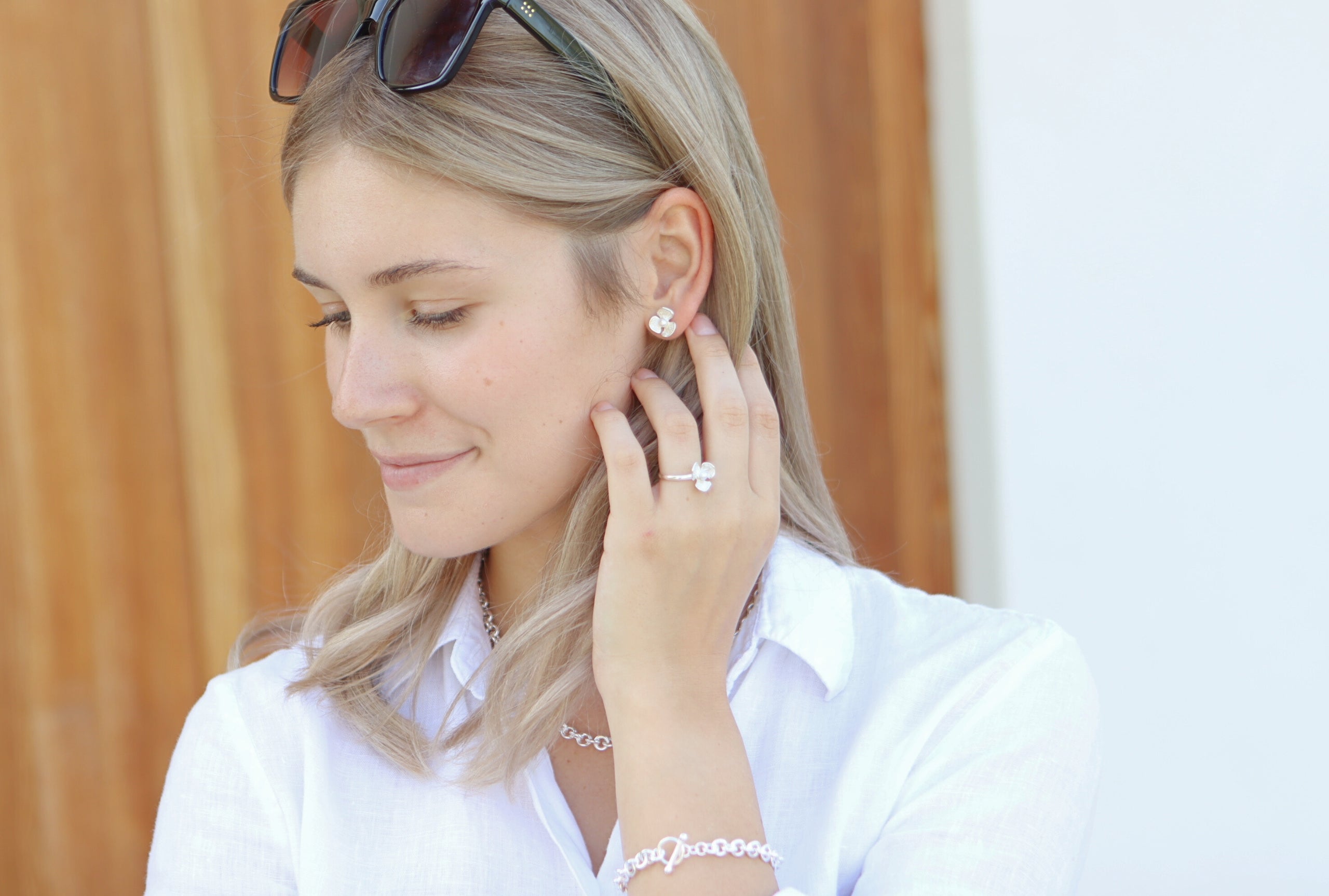 Schmaler Ring "Blüte mit Perle"