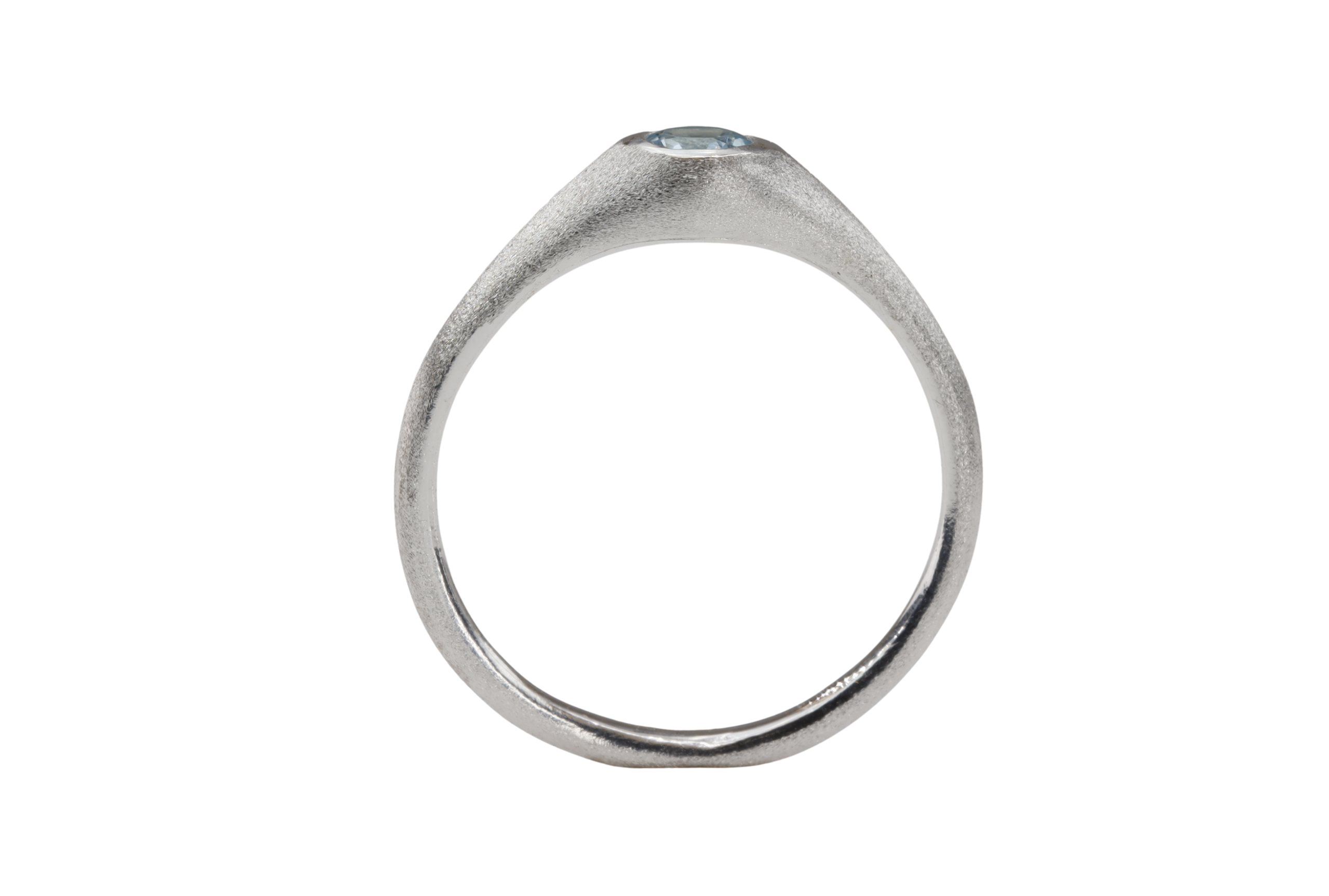 Schmaler Ring mit Blautopas Stein