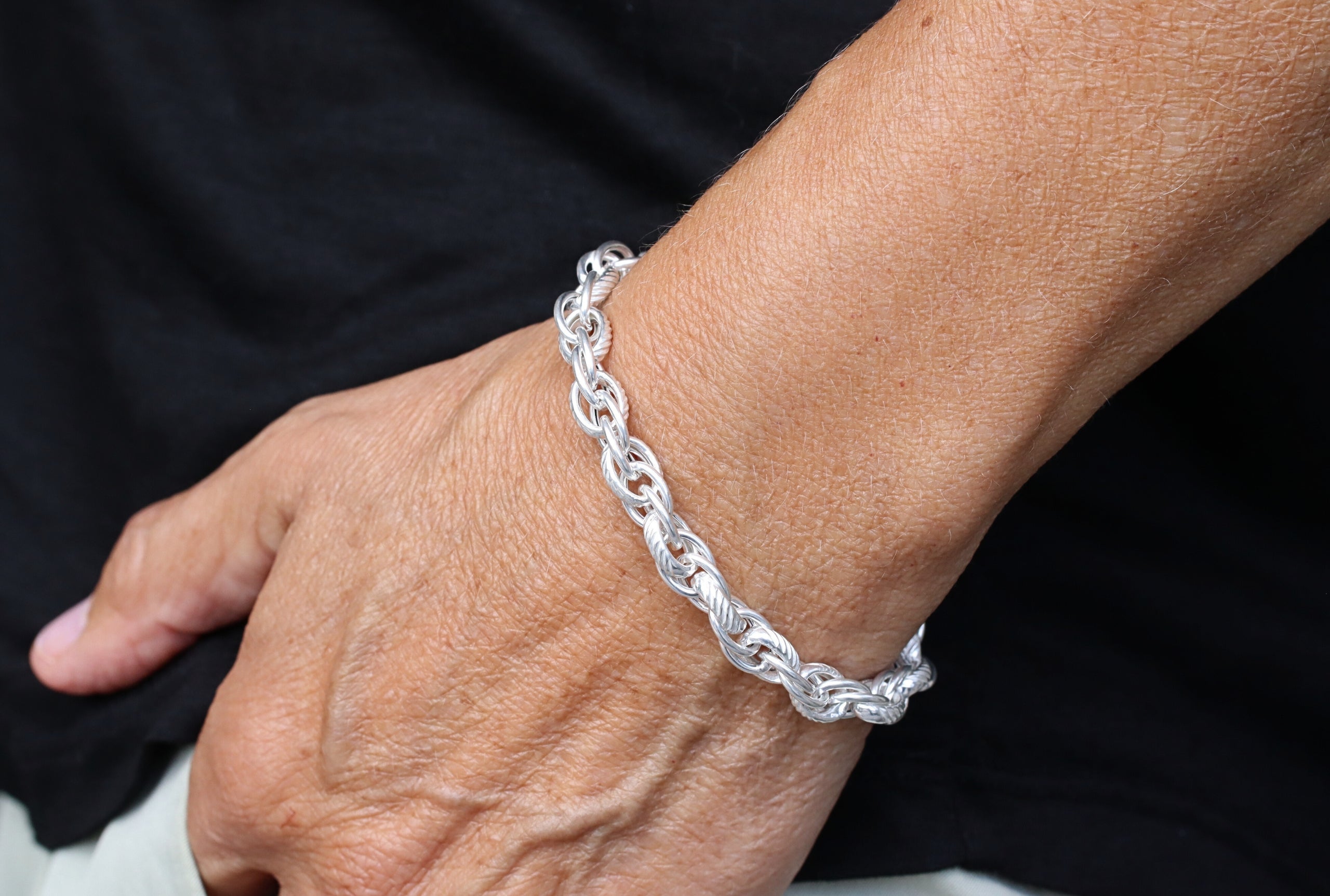 Elegantes Armband mit doppeltem Rundanker-Geflecht