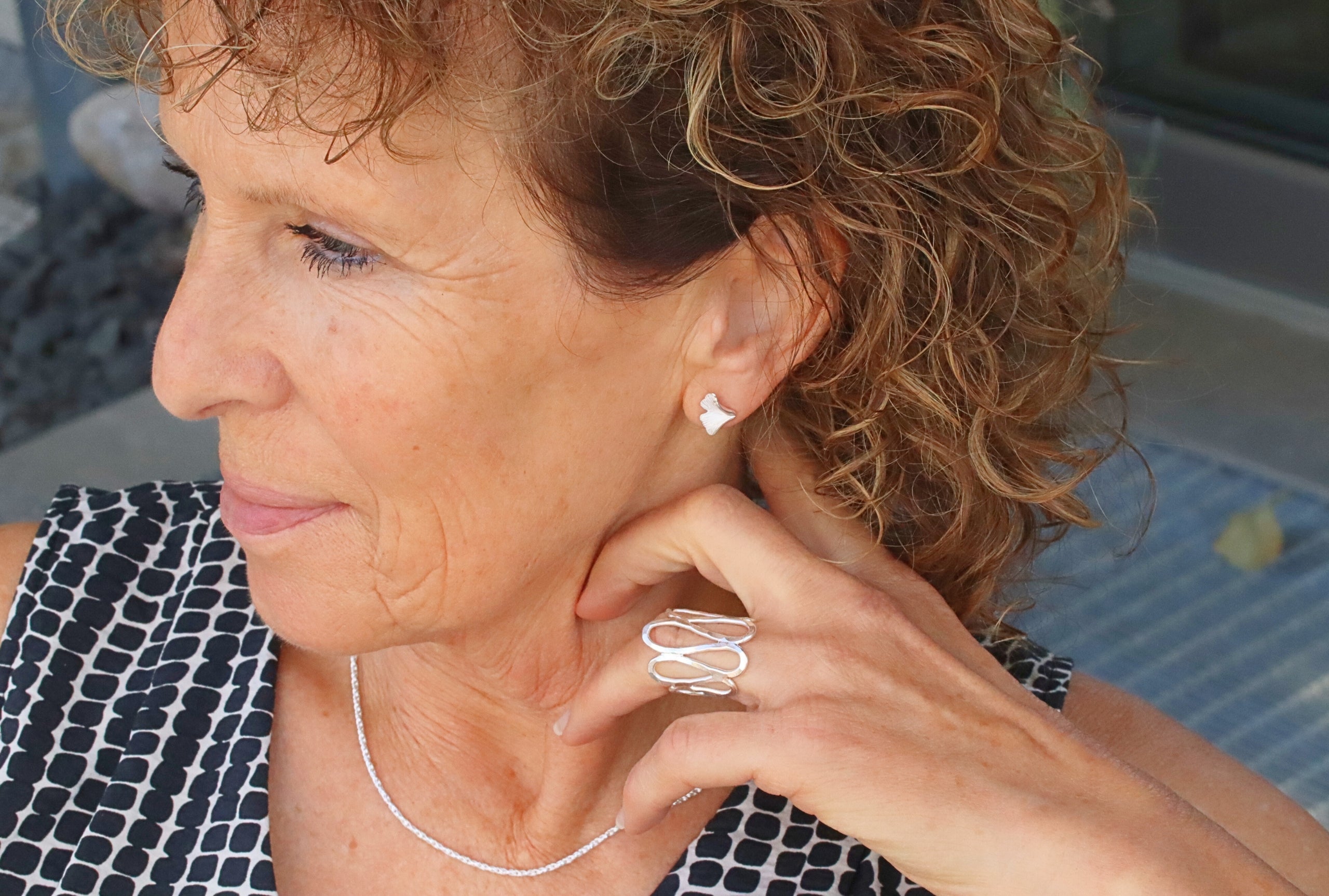 Gehämmerter Ring in Wellenstruktur