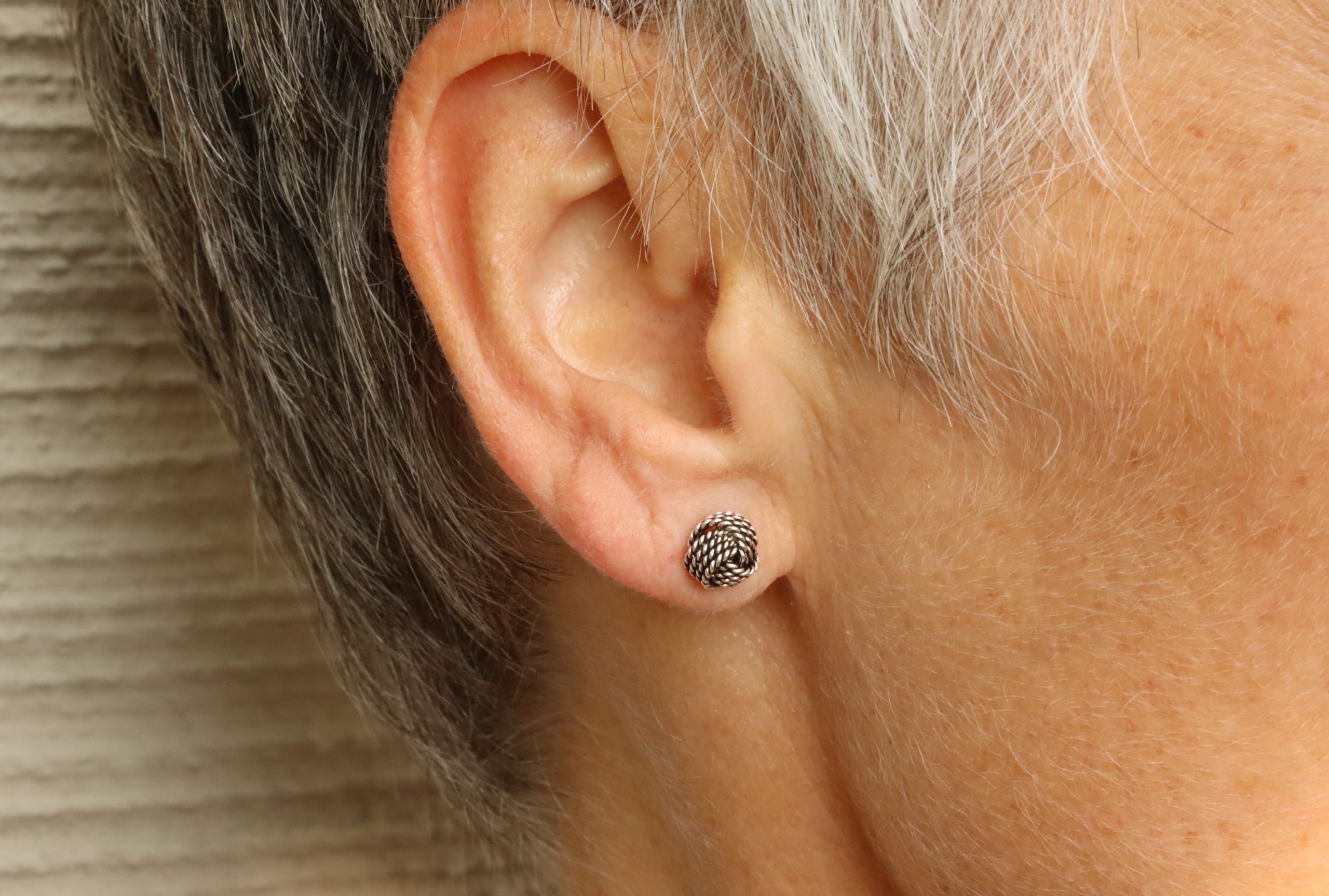 Ohrstecker "Love Knot" geschwärzt