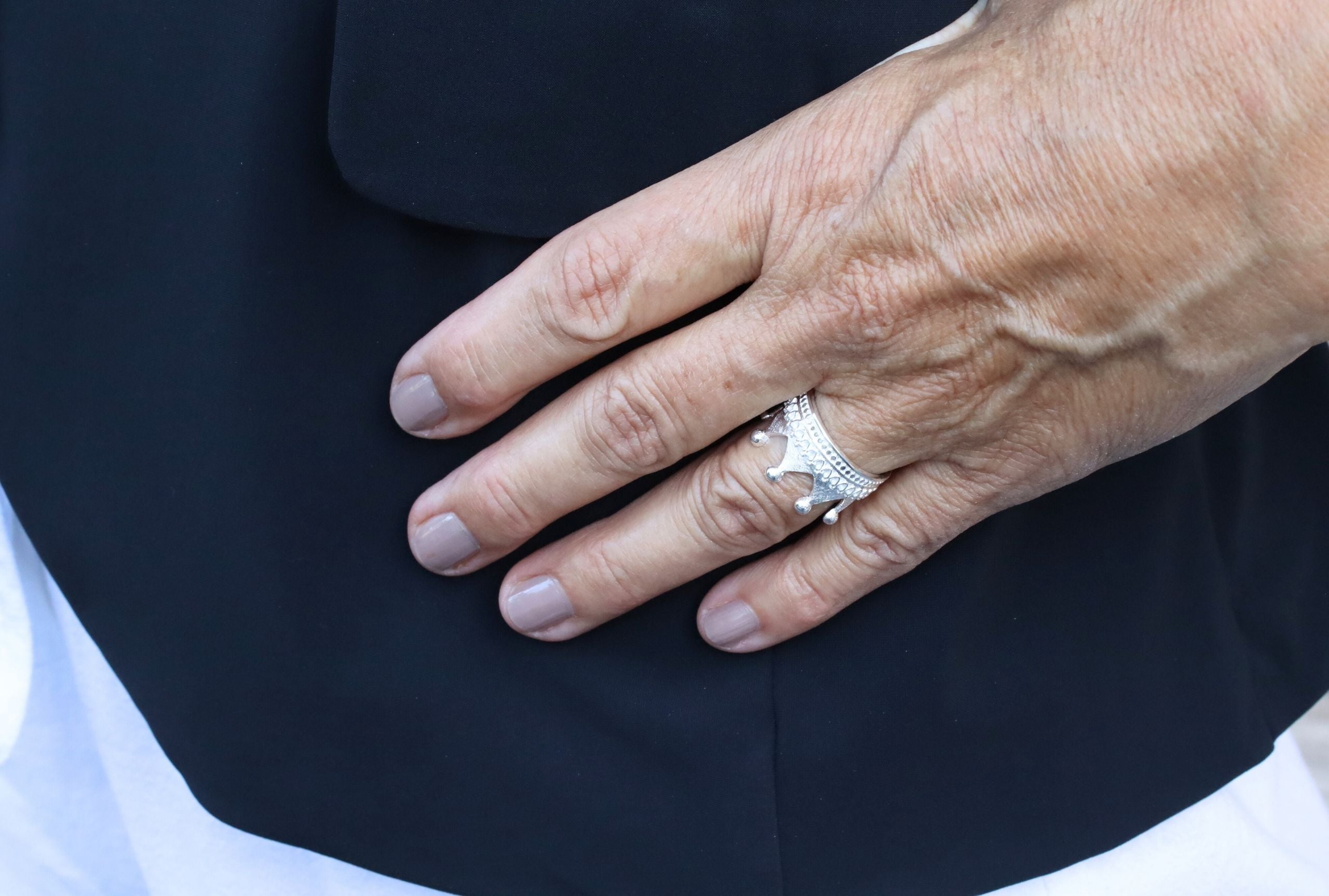 Kronenring mit Ornament