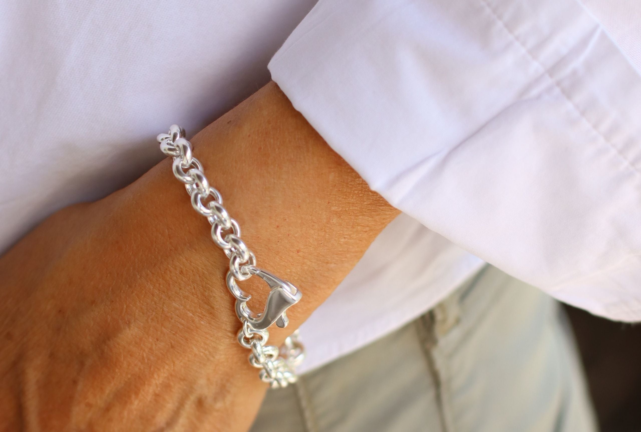 Dekoratives Armband mit Herz-Verschluss