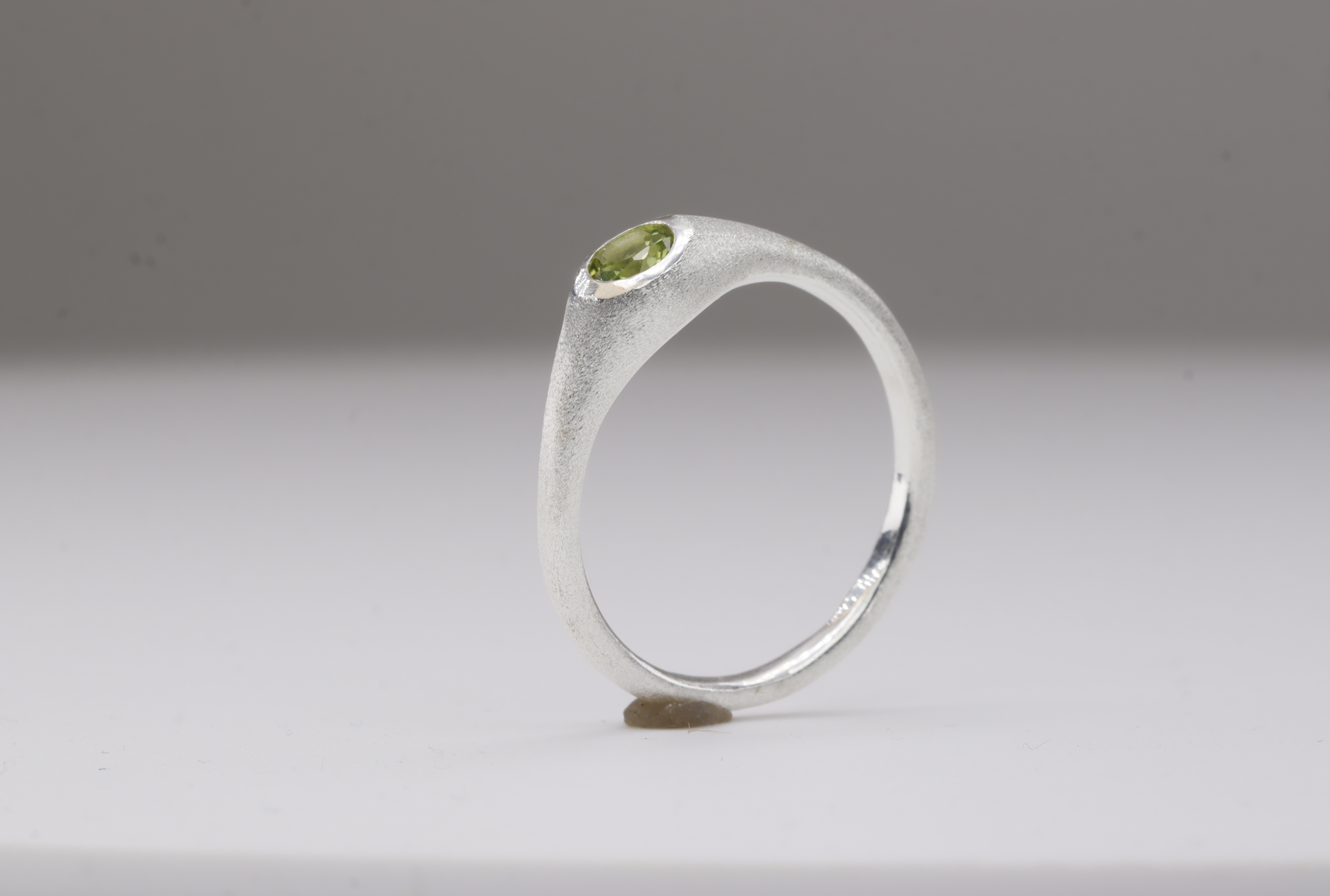 Feiner Peridot Ring