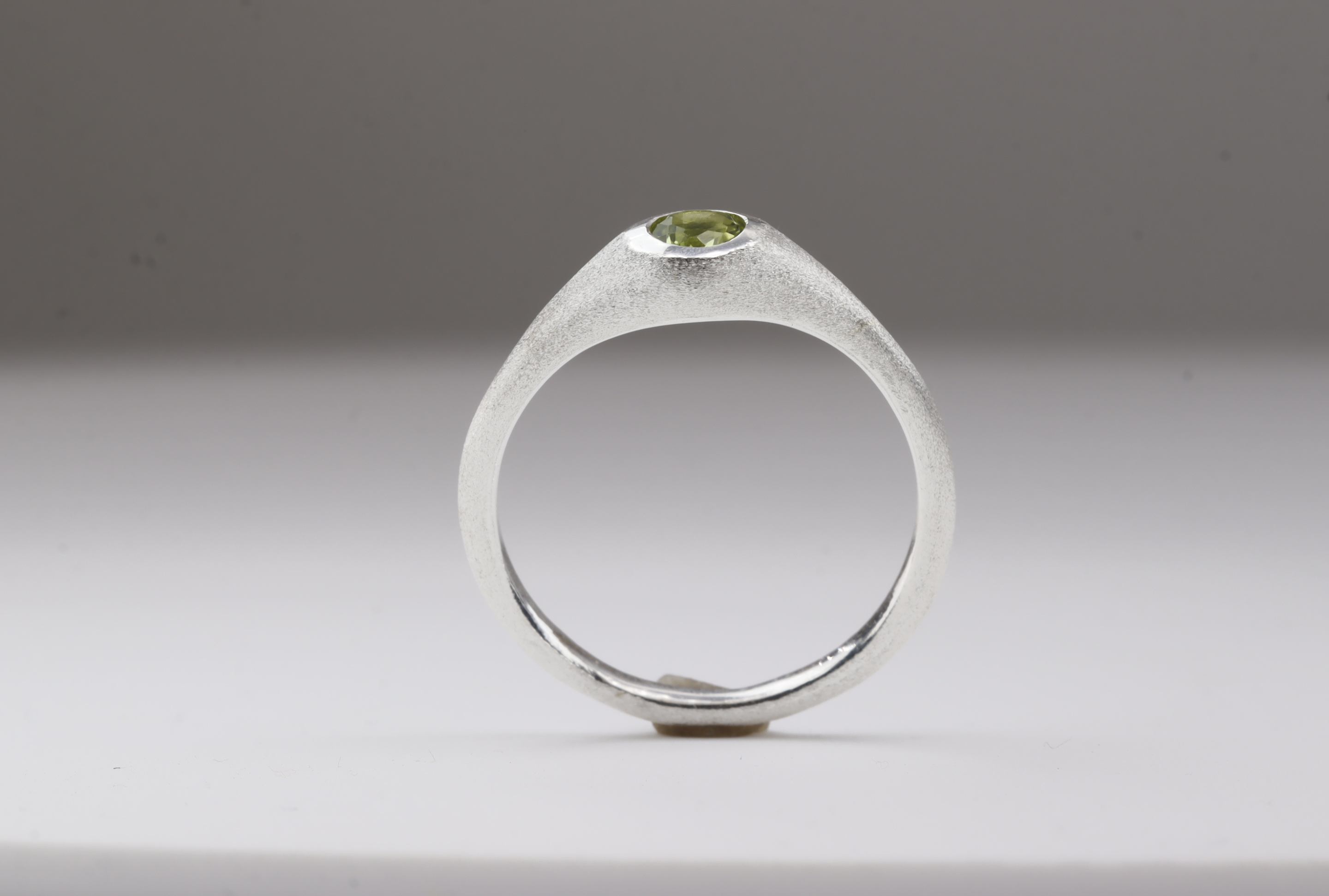 Feiner Peridot Ring