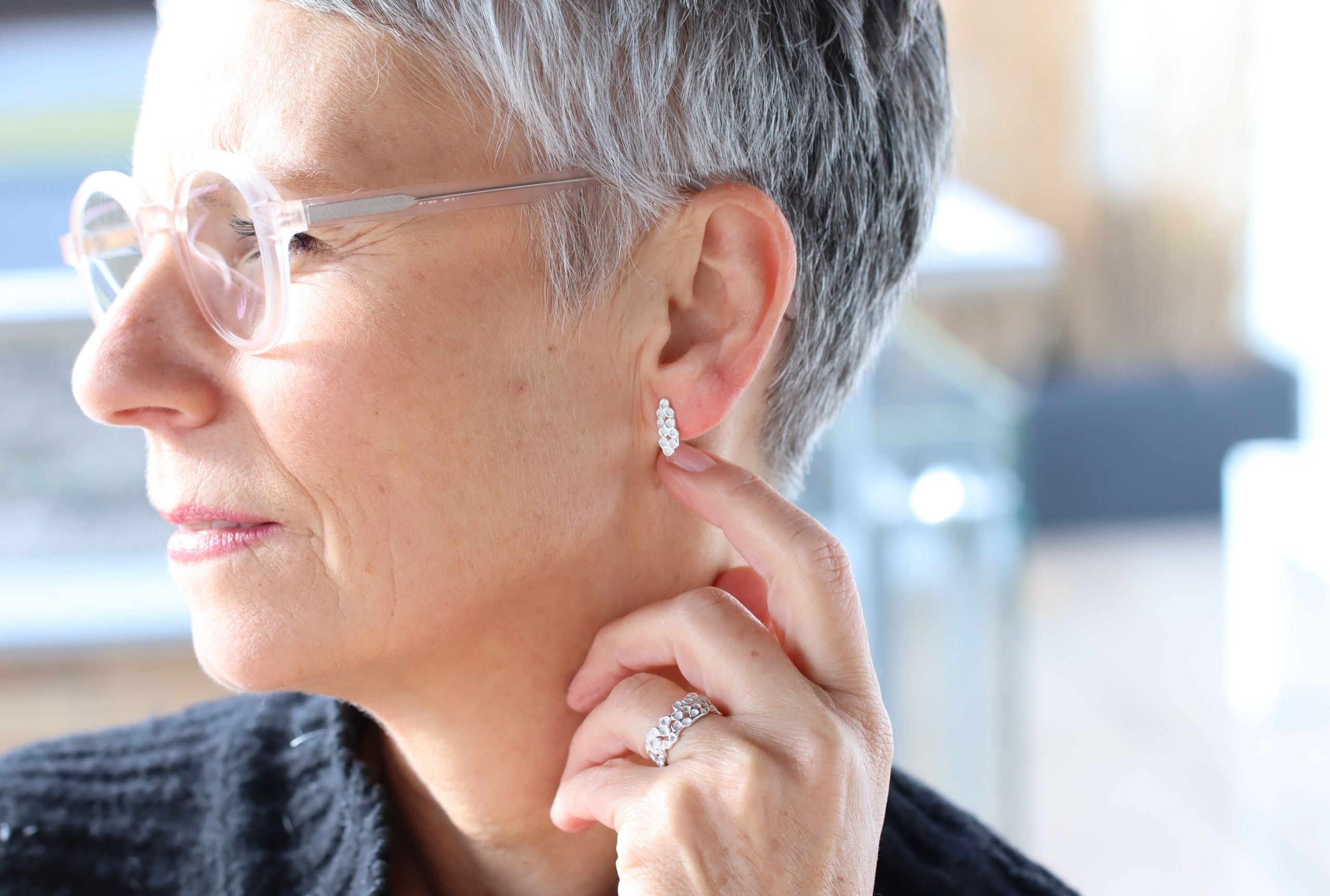 Fein-strukturierte Waben-Ohrstecker