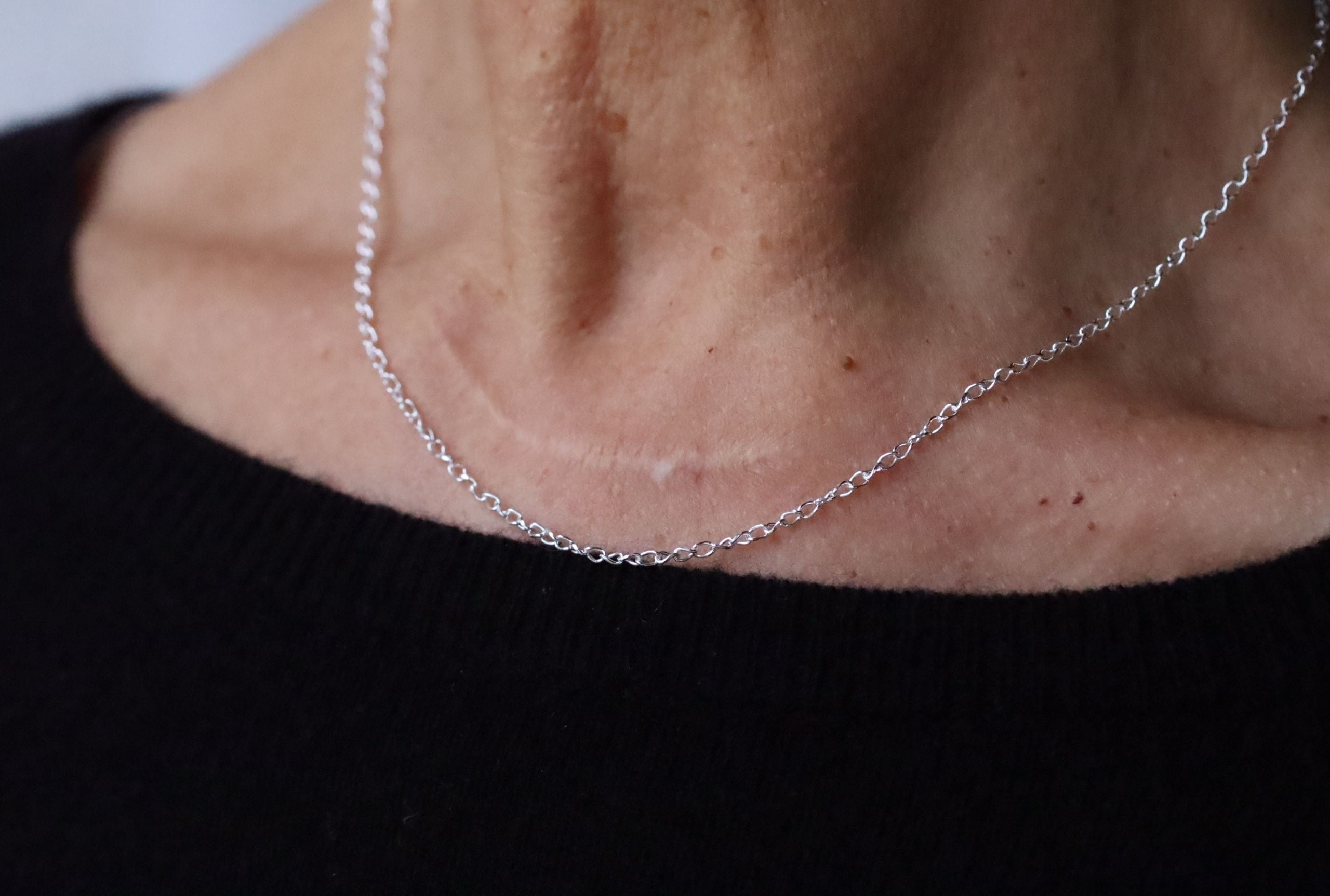 Feine Ankerkette mit Glanzeffekten