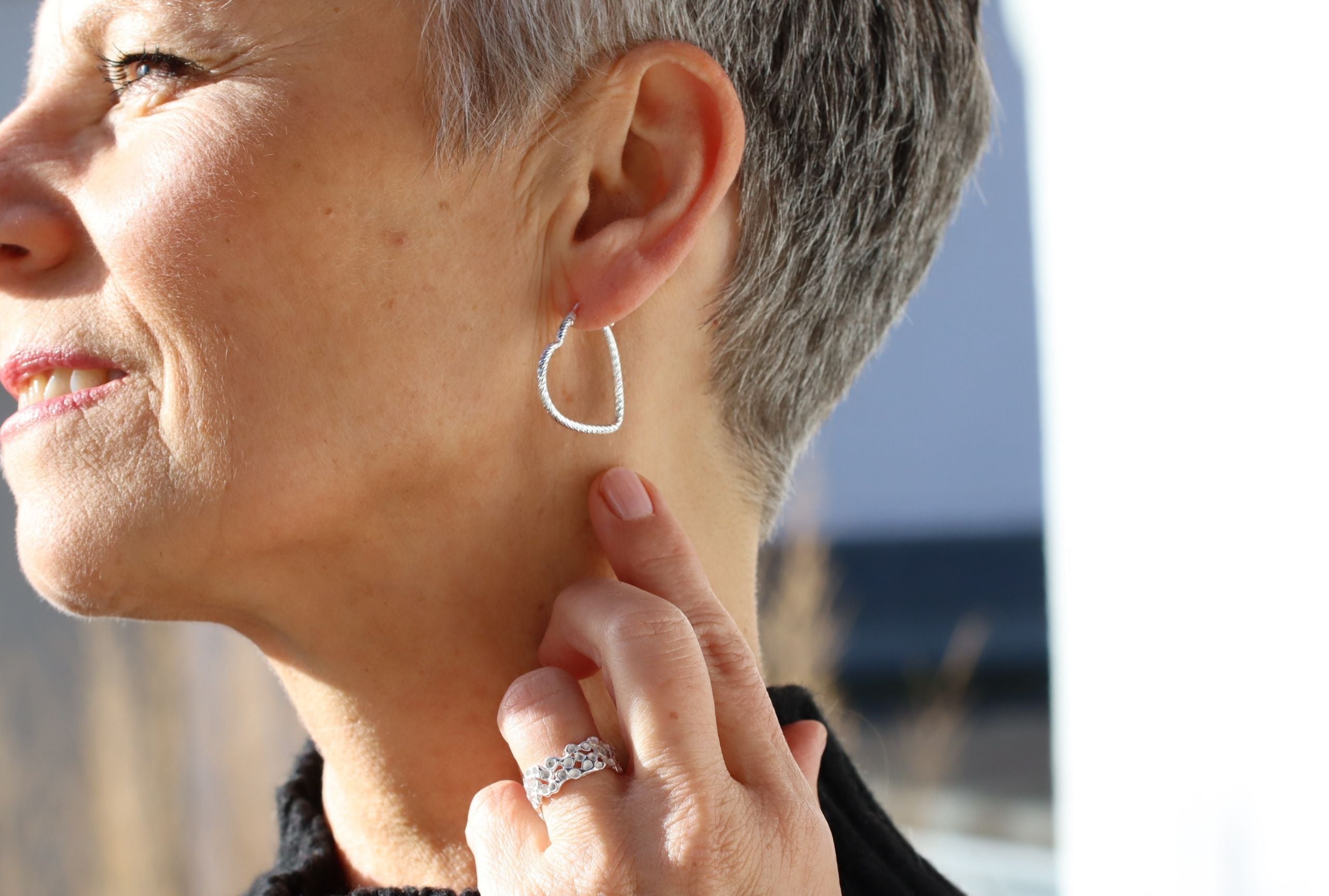 Diamantierte Herz-Creolen klein