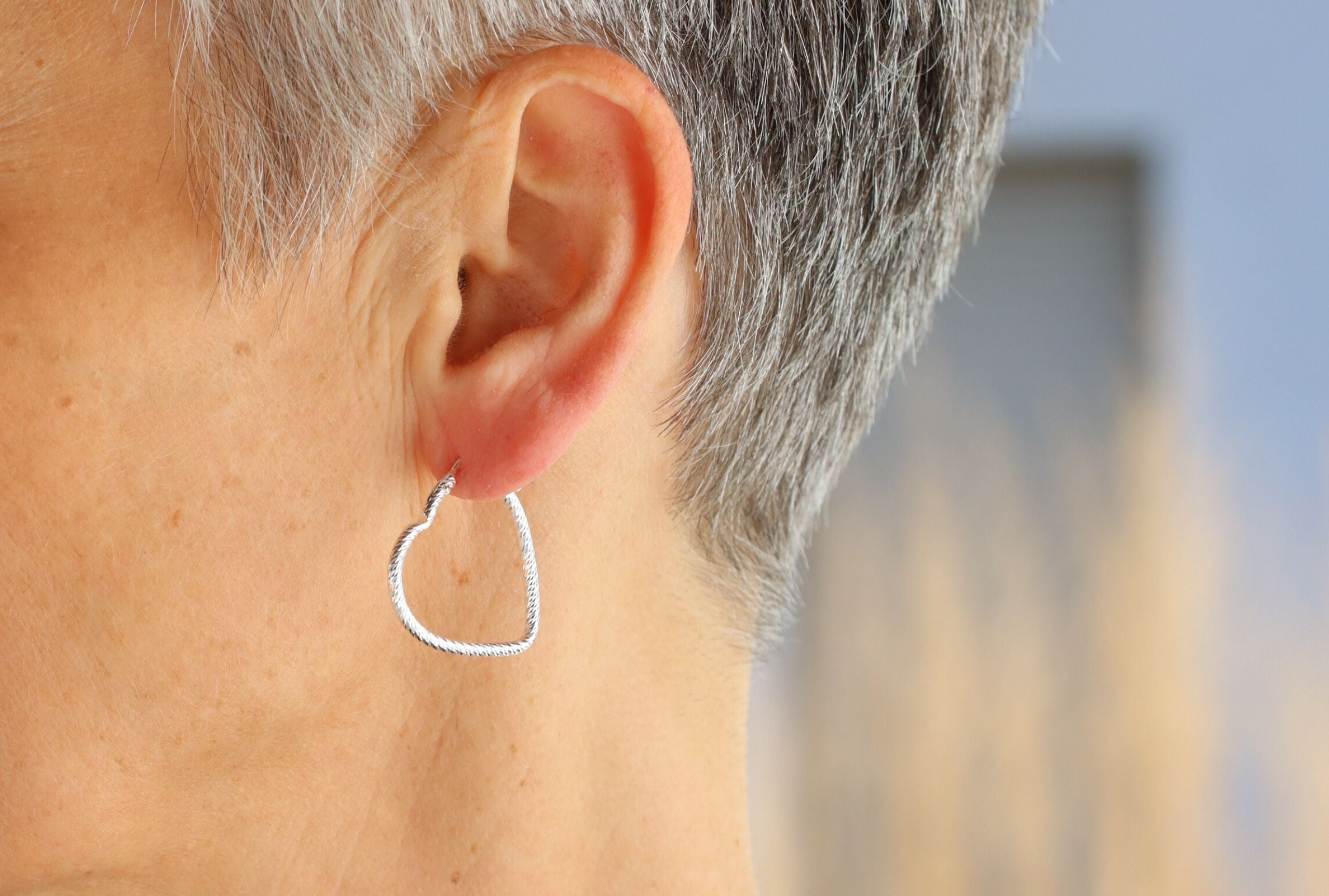 Diamantierte Herz-Creolen klein