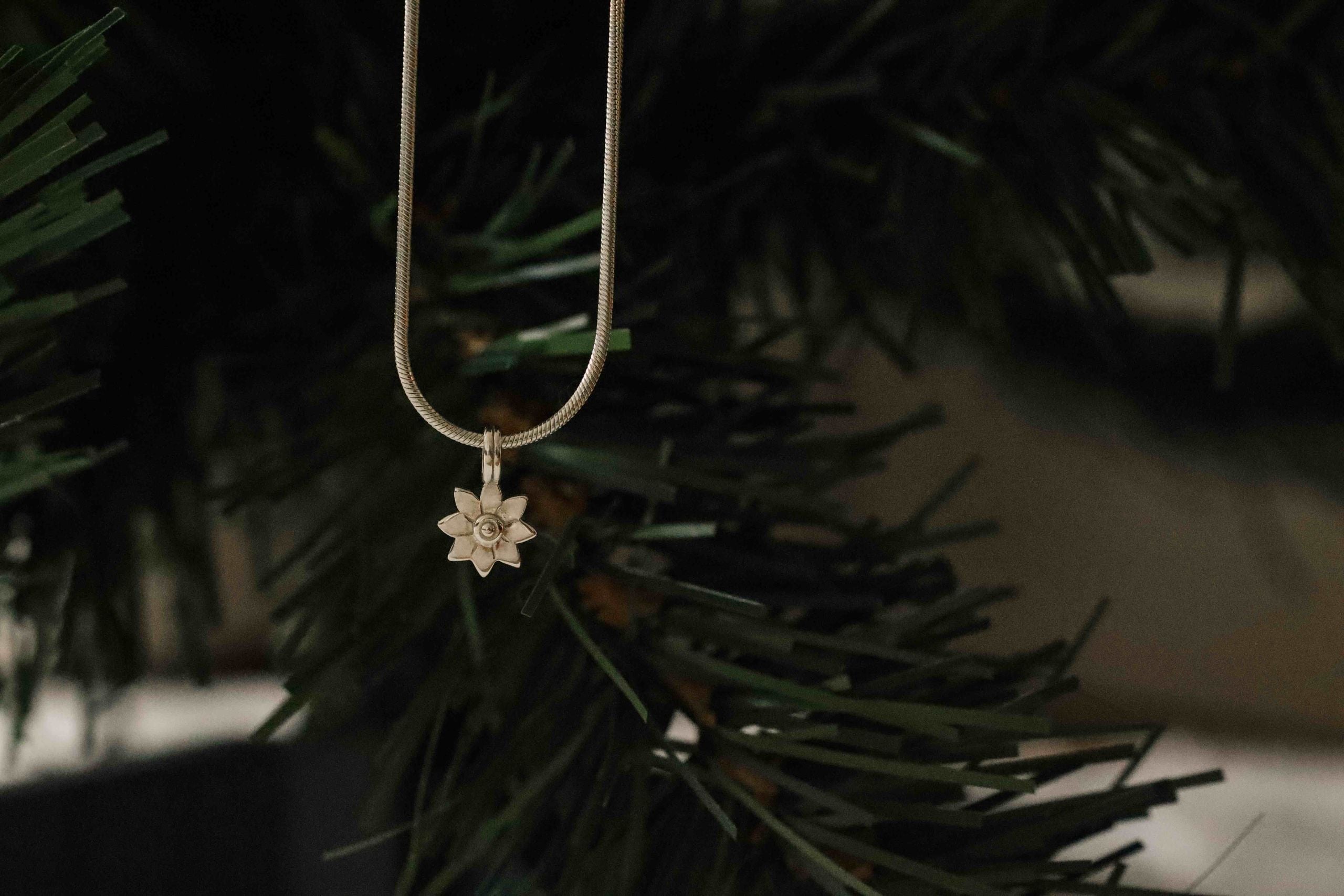 Kleiner Blumenanhänger "Pia Piece"