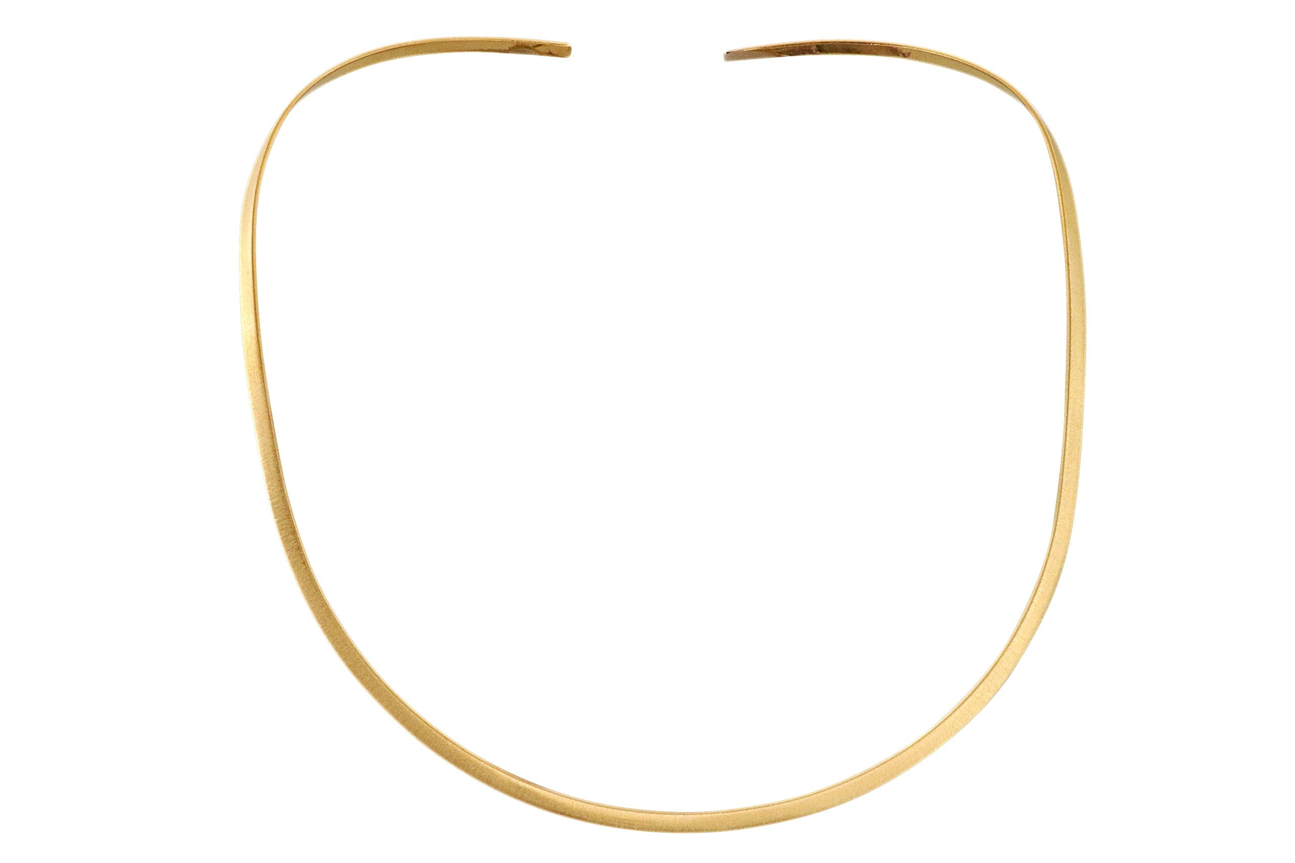 Ein klassicher Halsreif für Damen, von Hand geschmiedet aus Silber und mit Gold plattiert.