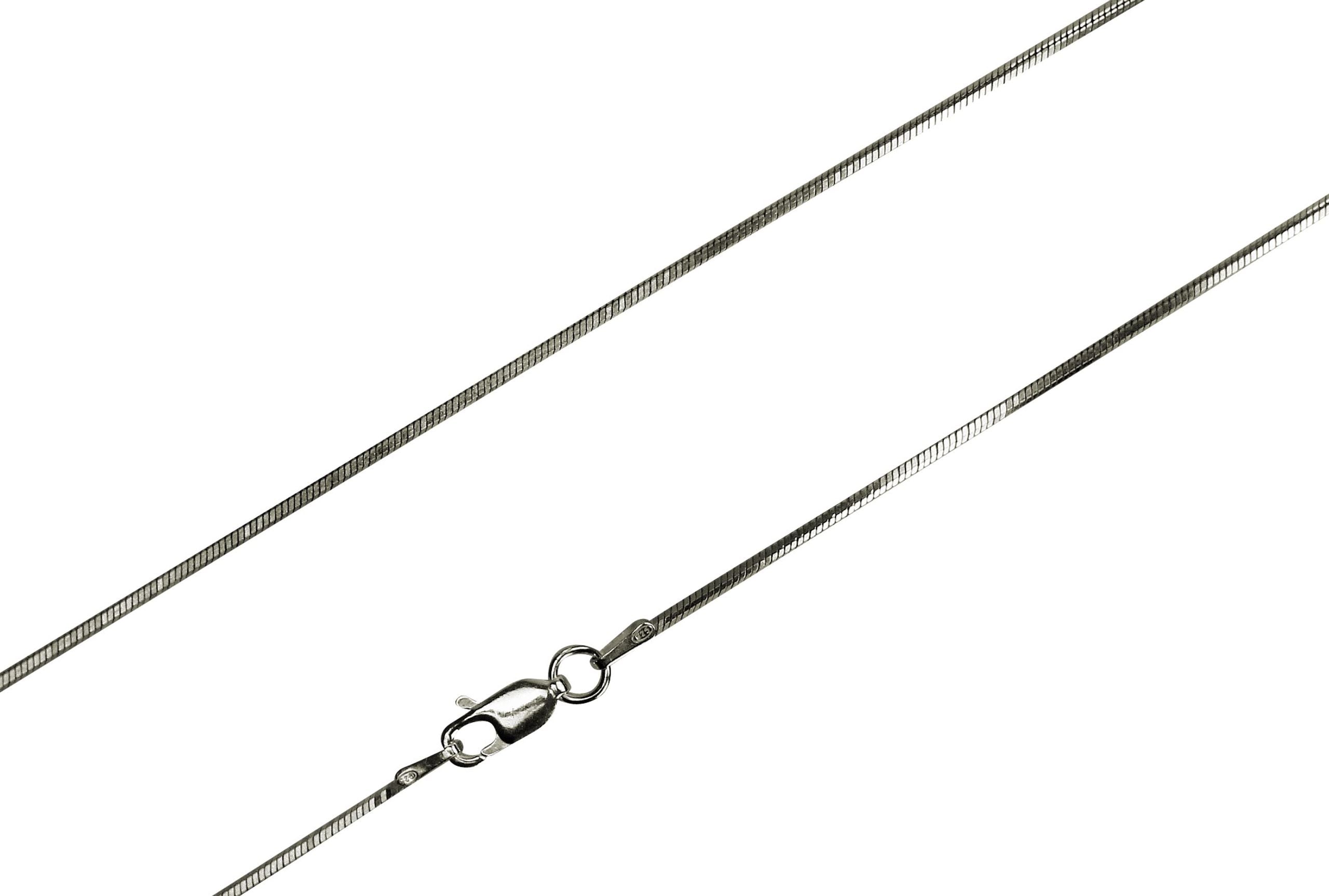 Eine Schlangenkette aus Silber für Damen mit diamantiert angeschliffener Oberfläche und einem Karabinerverschluss.