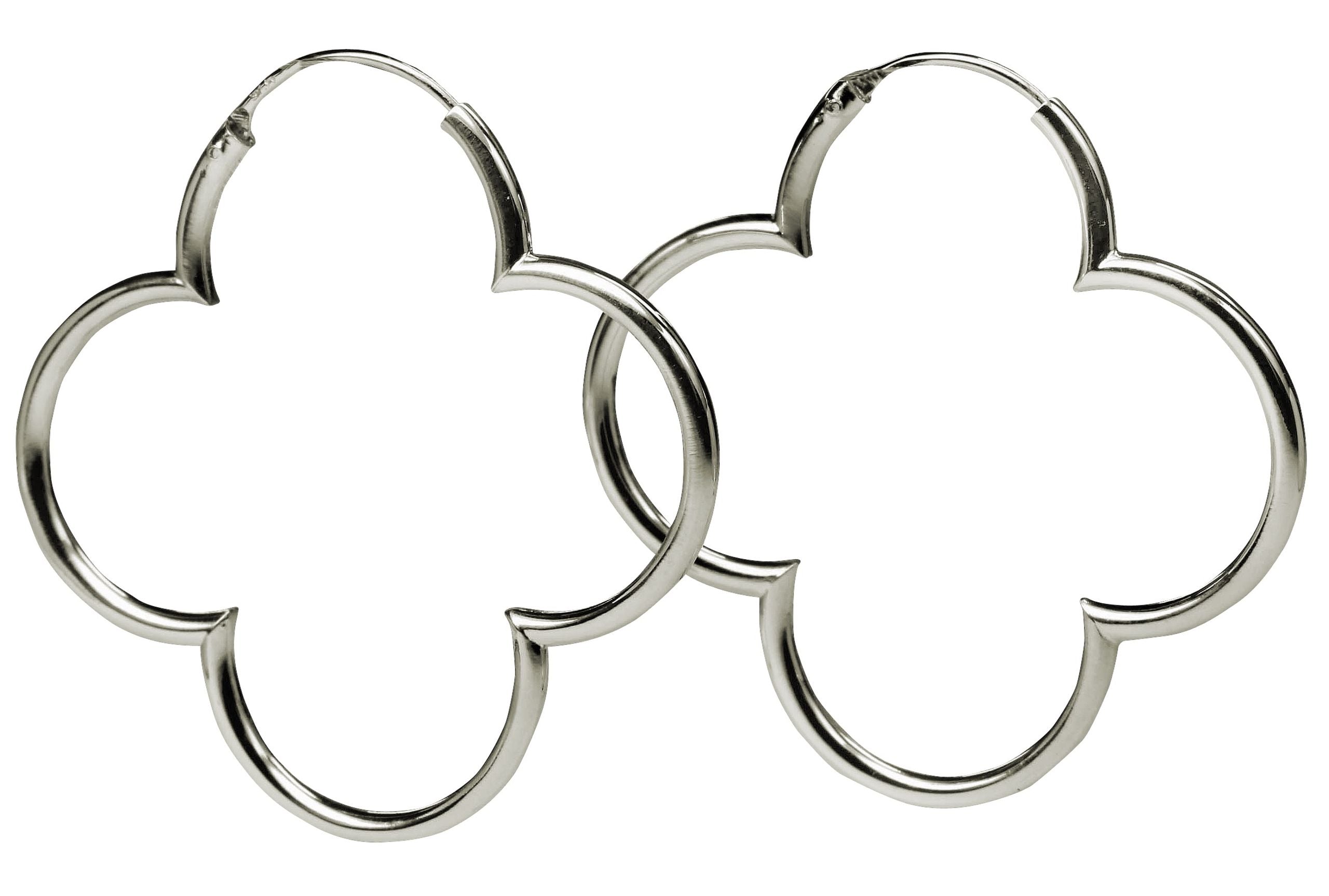 Creolen in Silber in Kleeblatt Form.