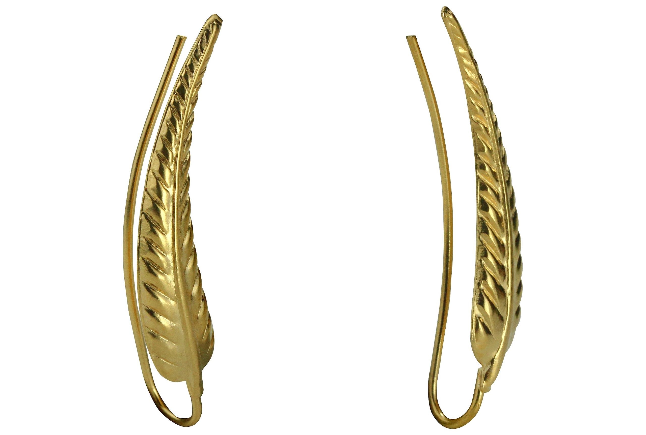Ein Paar Earcuffs in Form eines kleinen Blattes aus vergoldetem Silber für Damen.