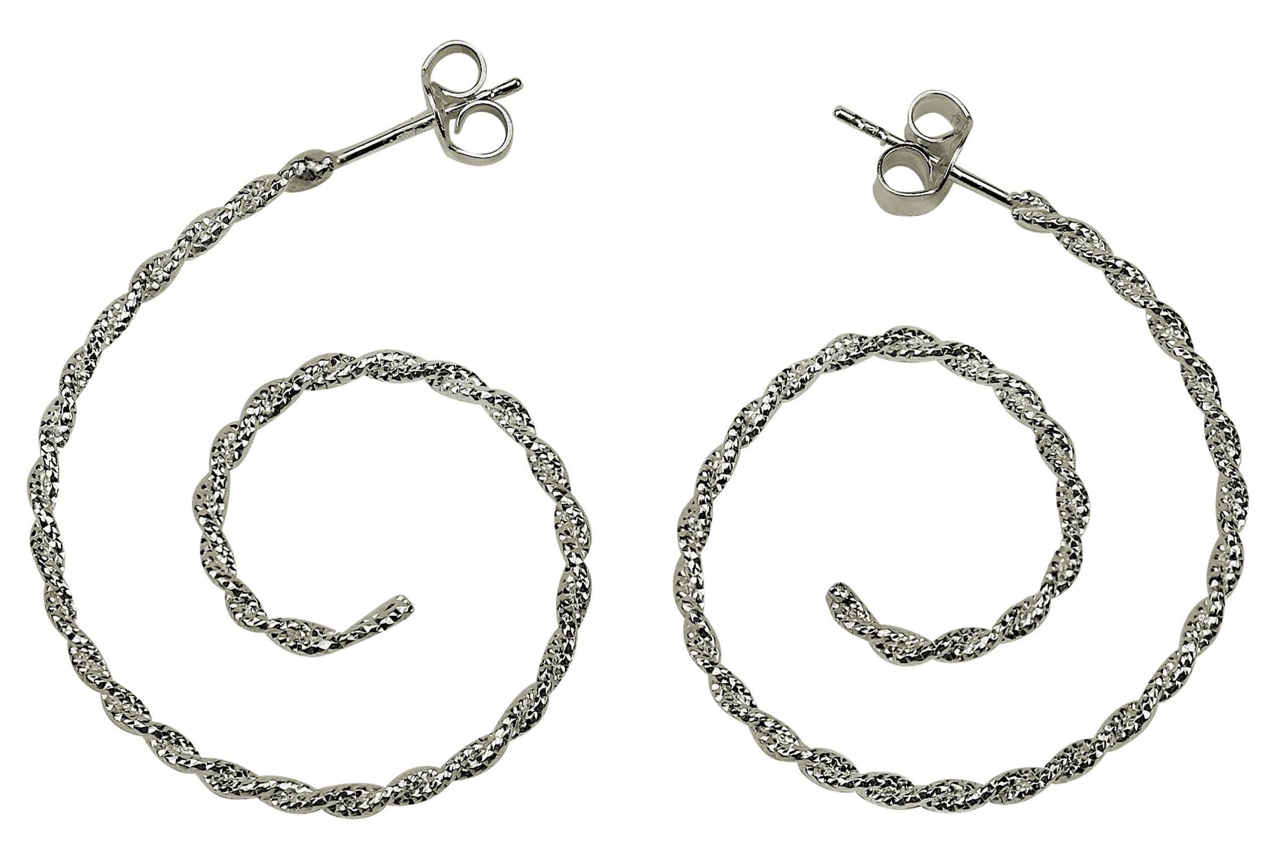 Ein Paar offene Creolen in Form einer Spirale mit diamantiert angeschliffener Oberfläche für Damen.