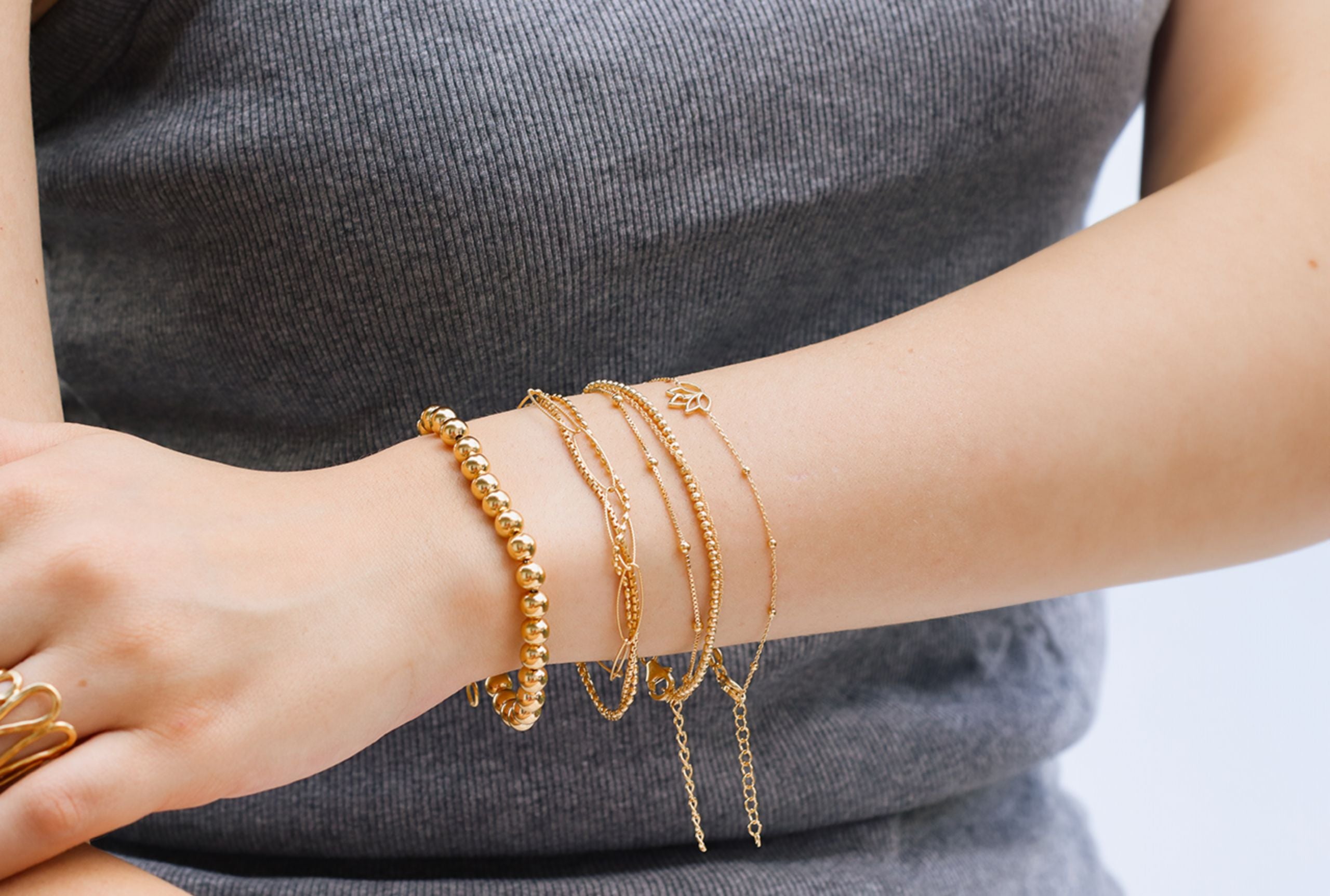 Vergoldetes Multifili-Armband mit Kugel-Geflechten