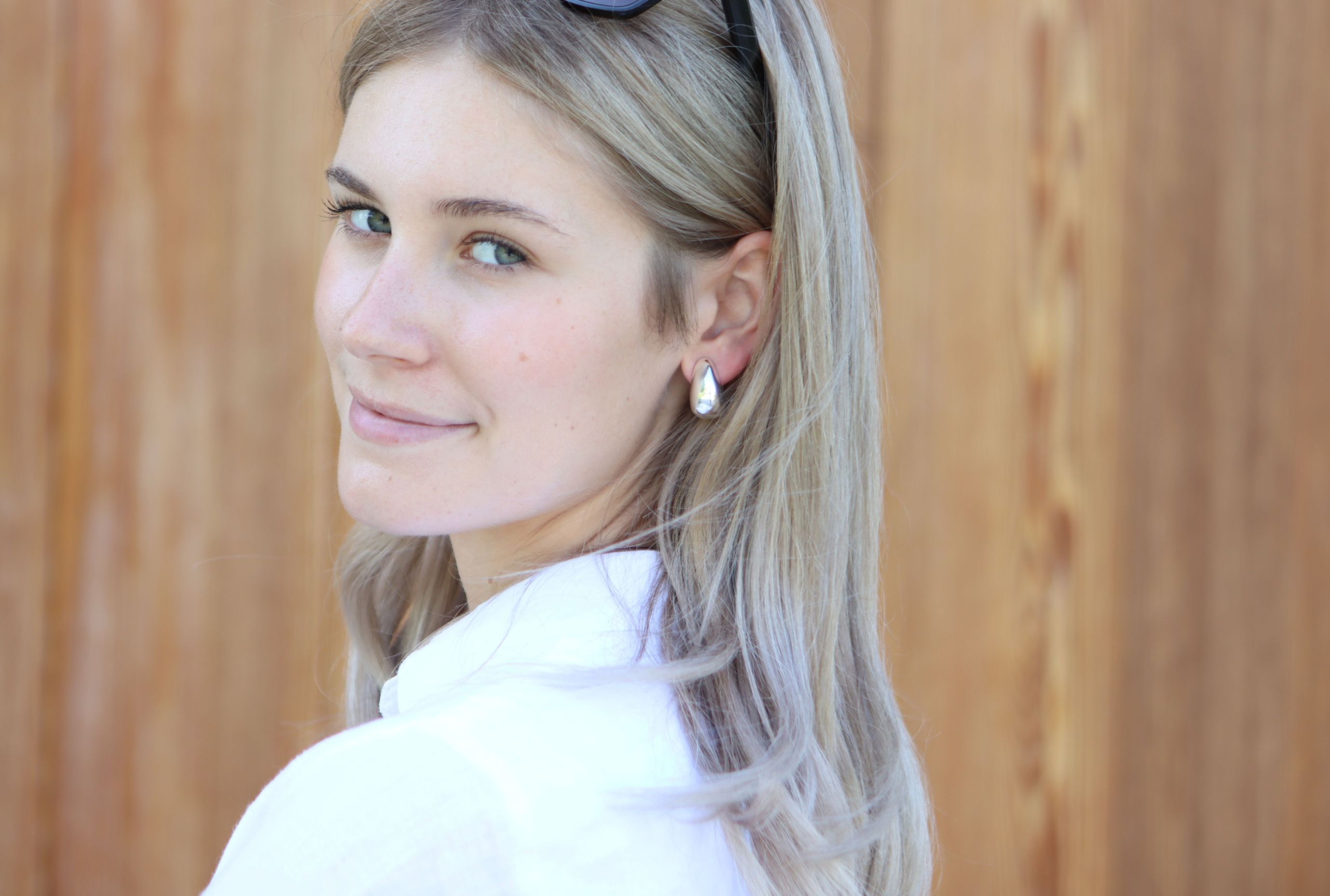 Auffällig-geschwungene Ohrstecker