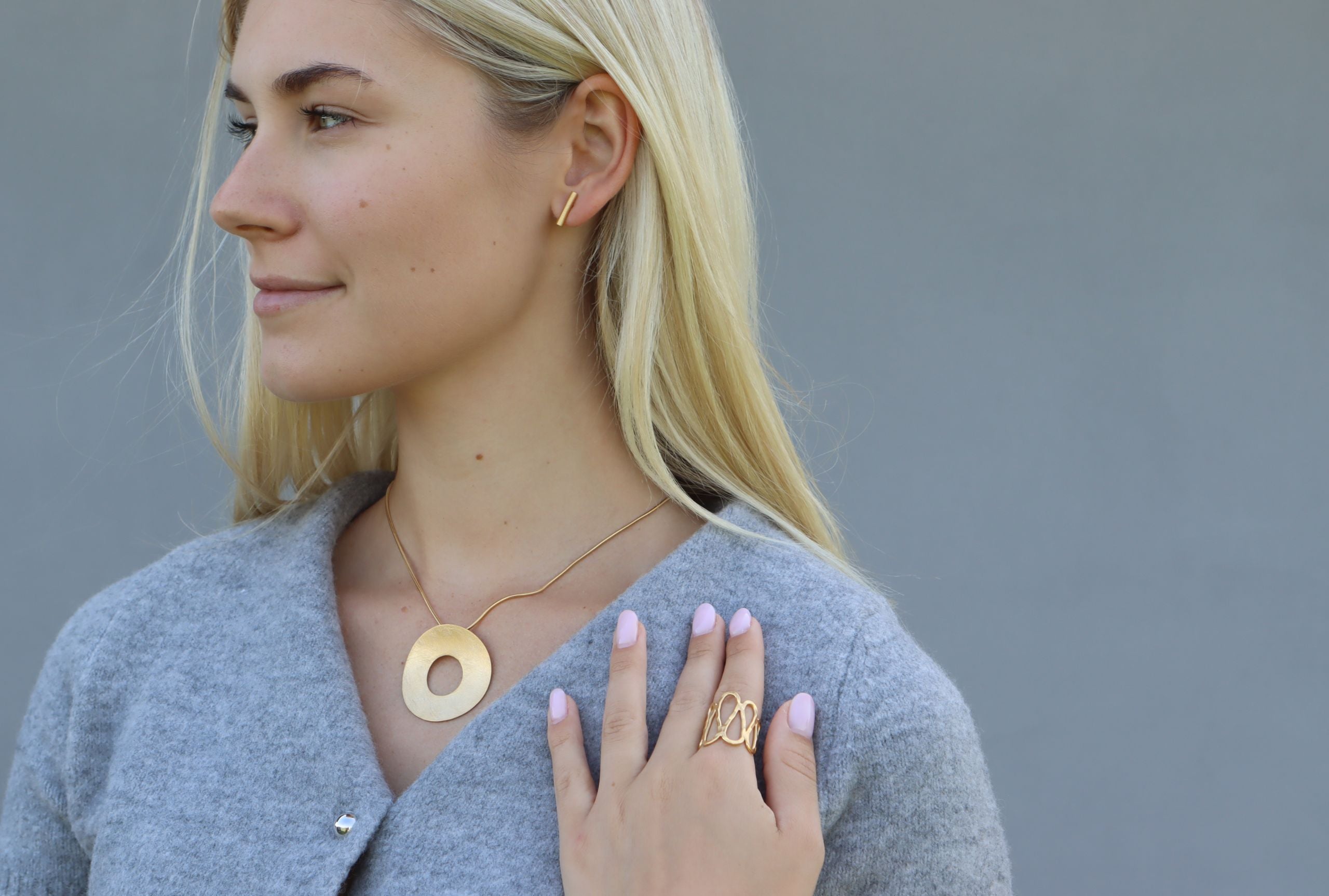 Gehämmerter Ring in Wellenstruktur vergoldet