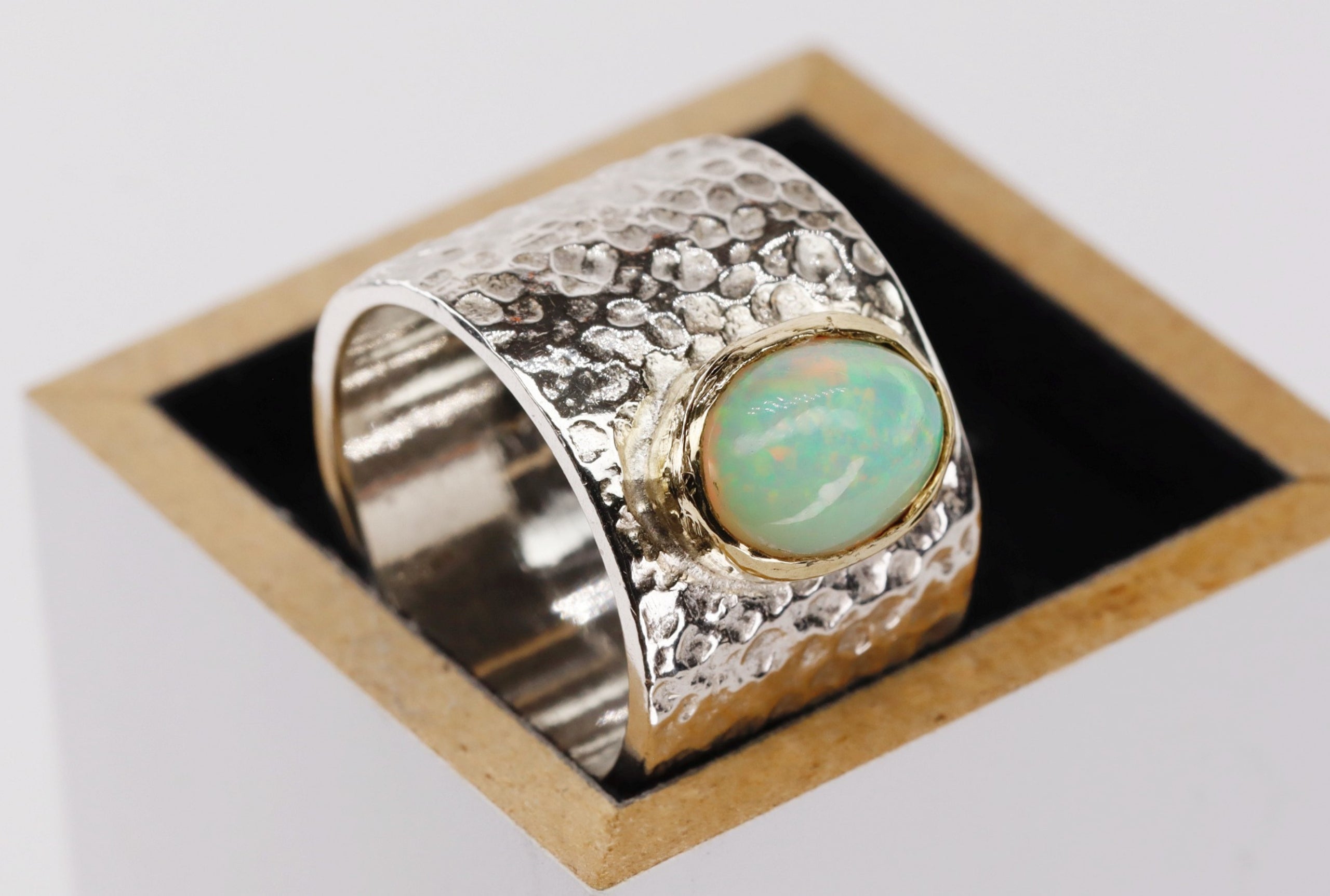 Opal-Ring mit Goldfassung - Stein grün-blau - Gr. 54