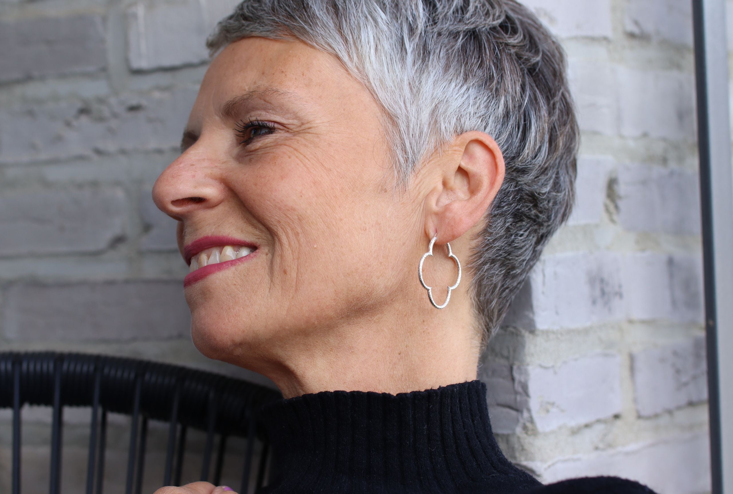 Diamantierte Kleeblatt Creolen