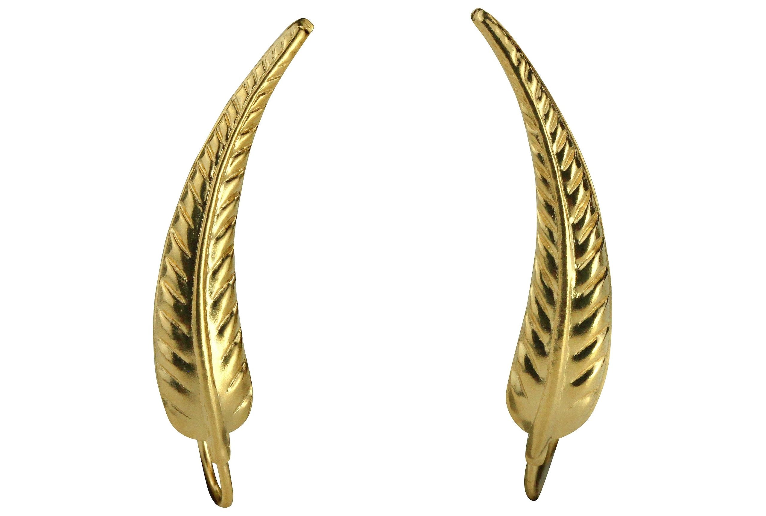 Ein Paar Earcuffs in Form eines kleinen Blattes aus vergoldetem Silber für Damen.