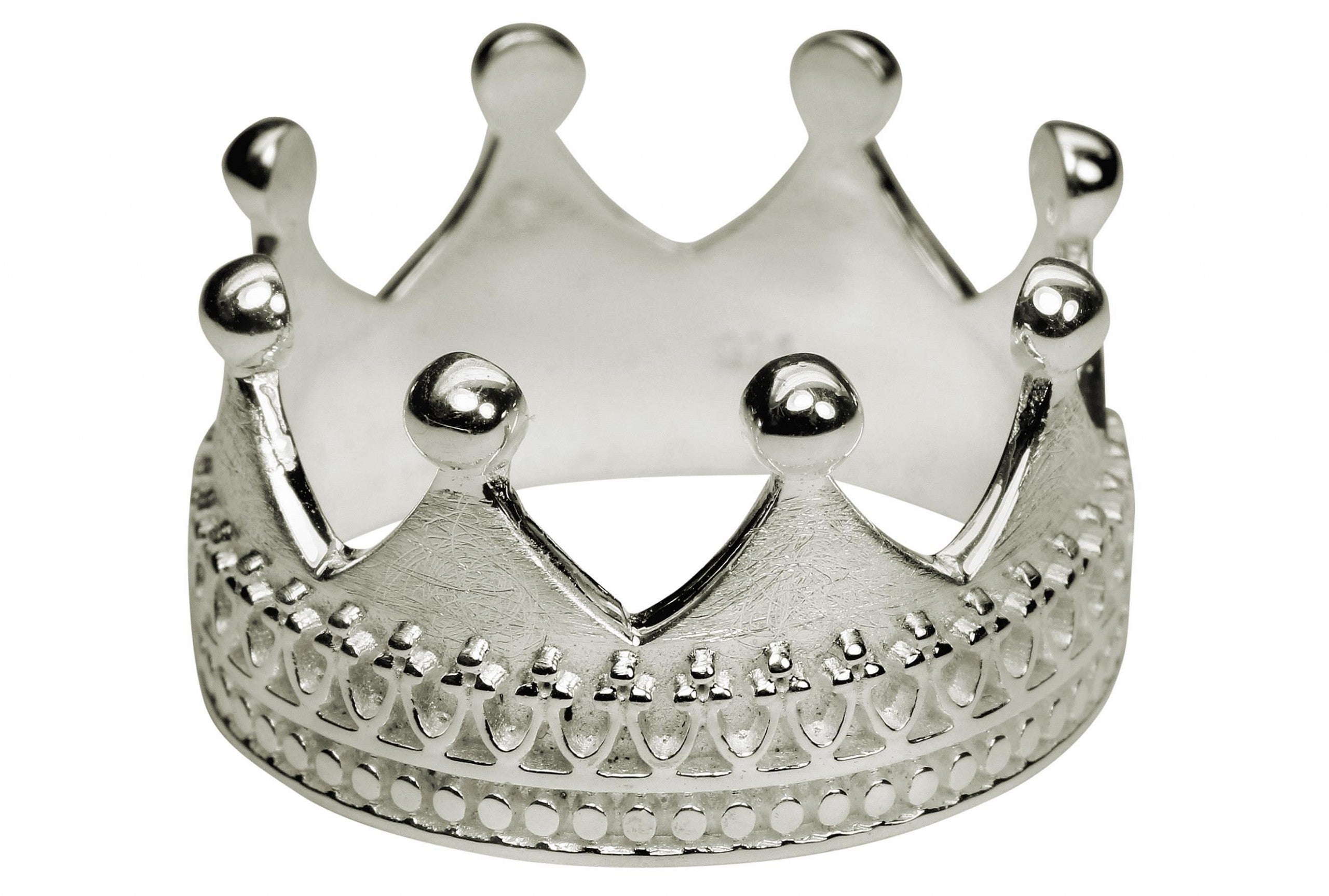 Ein Ring aus Silber für Damen im Kronendesign mit acht Zacken und ein rund umlaufenden Ornamentlötung.