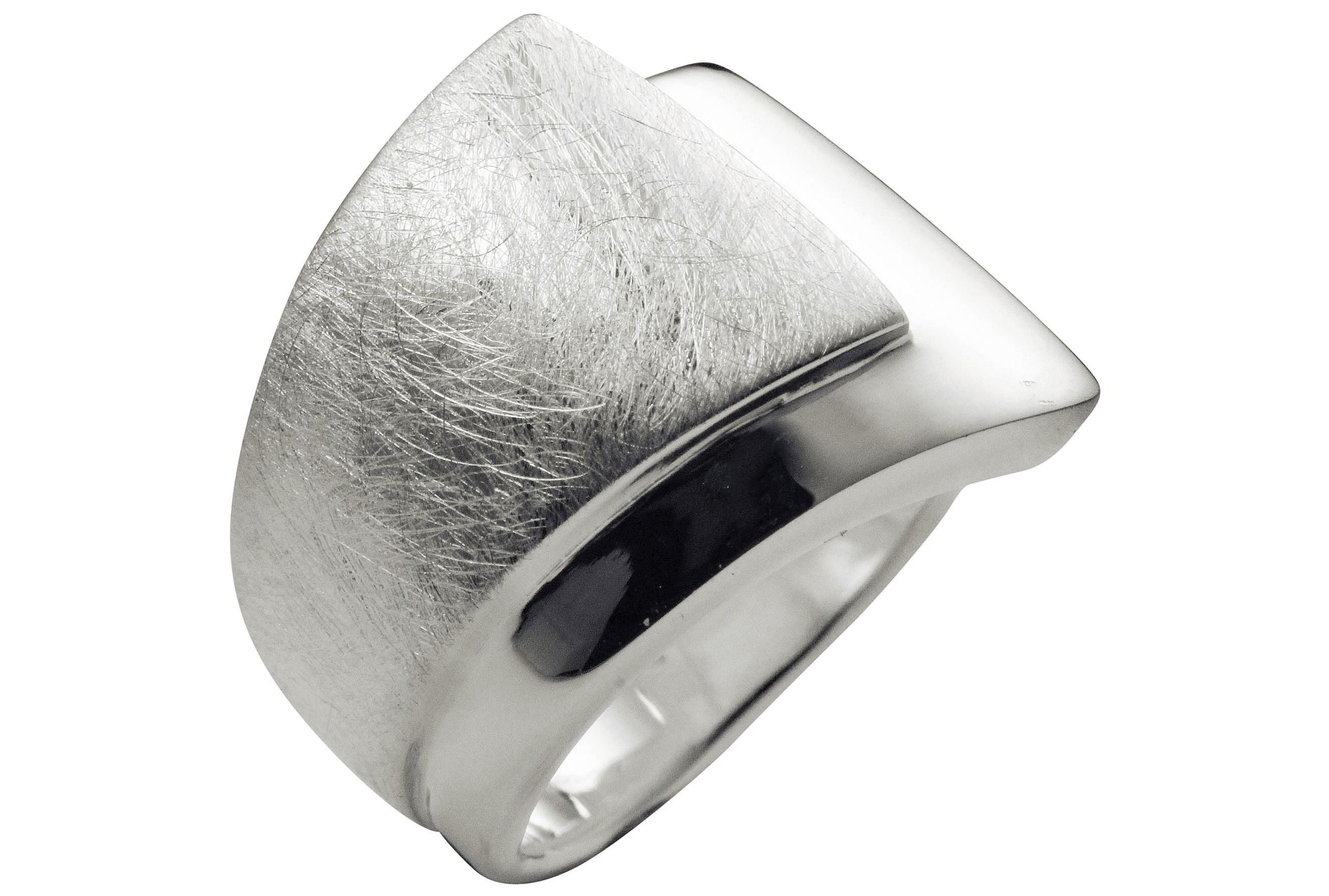 Ein Damenring in großen Größen im Design des doppelten Bandrings aus Silber für Damen.