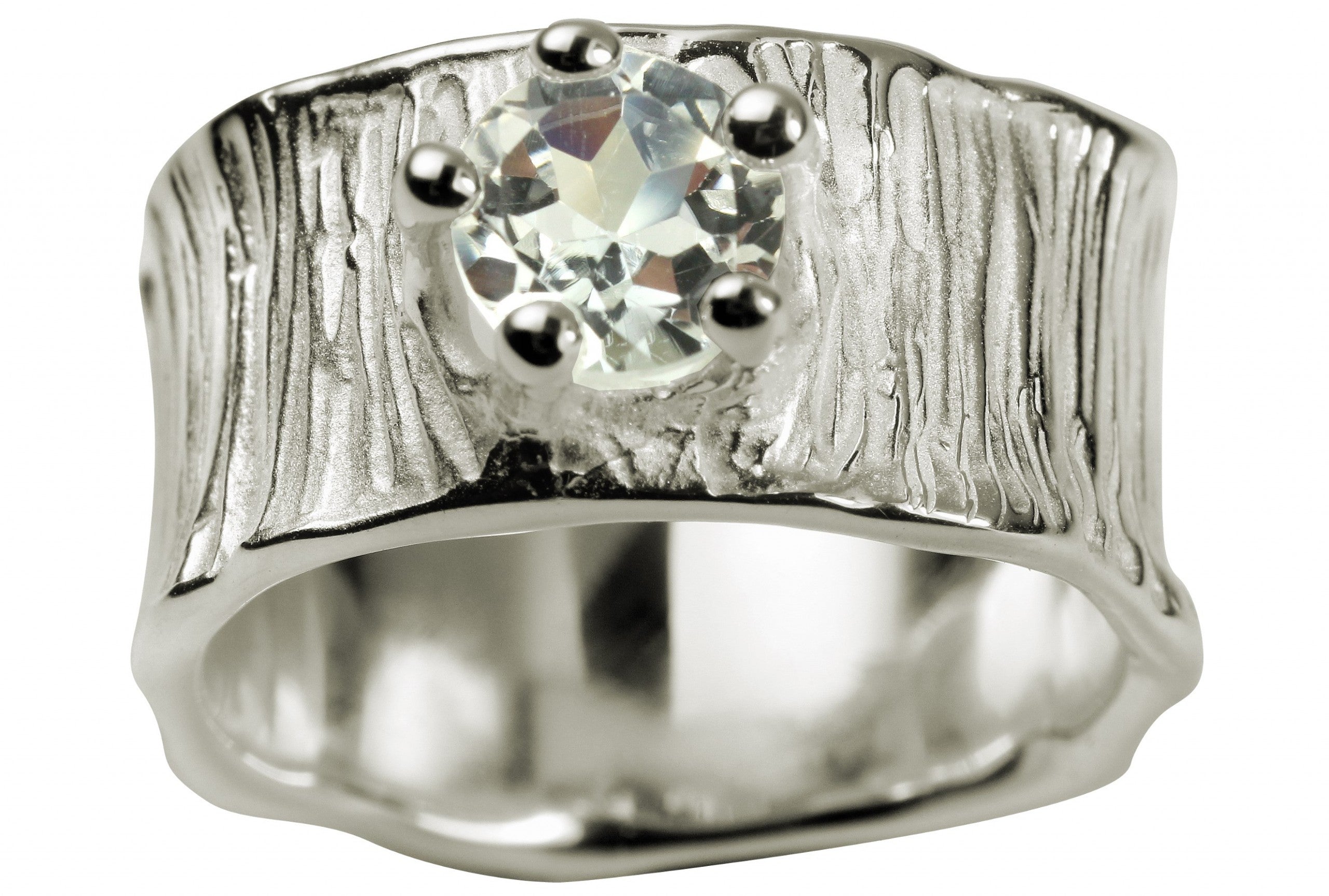 Ein Silberring für Damen gekrönt von einem Weißen Topas. Der klare Topas im Sternschliff ist in einer Krone mit fünf Zacken gefasst.