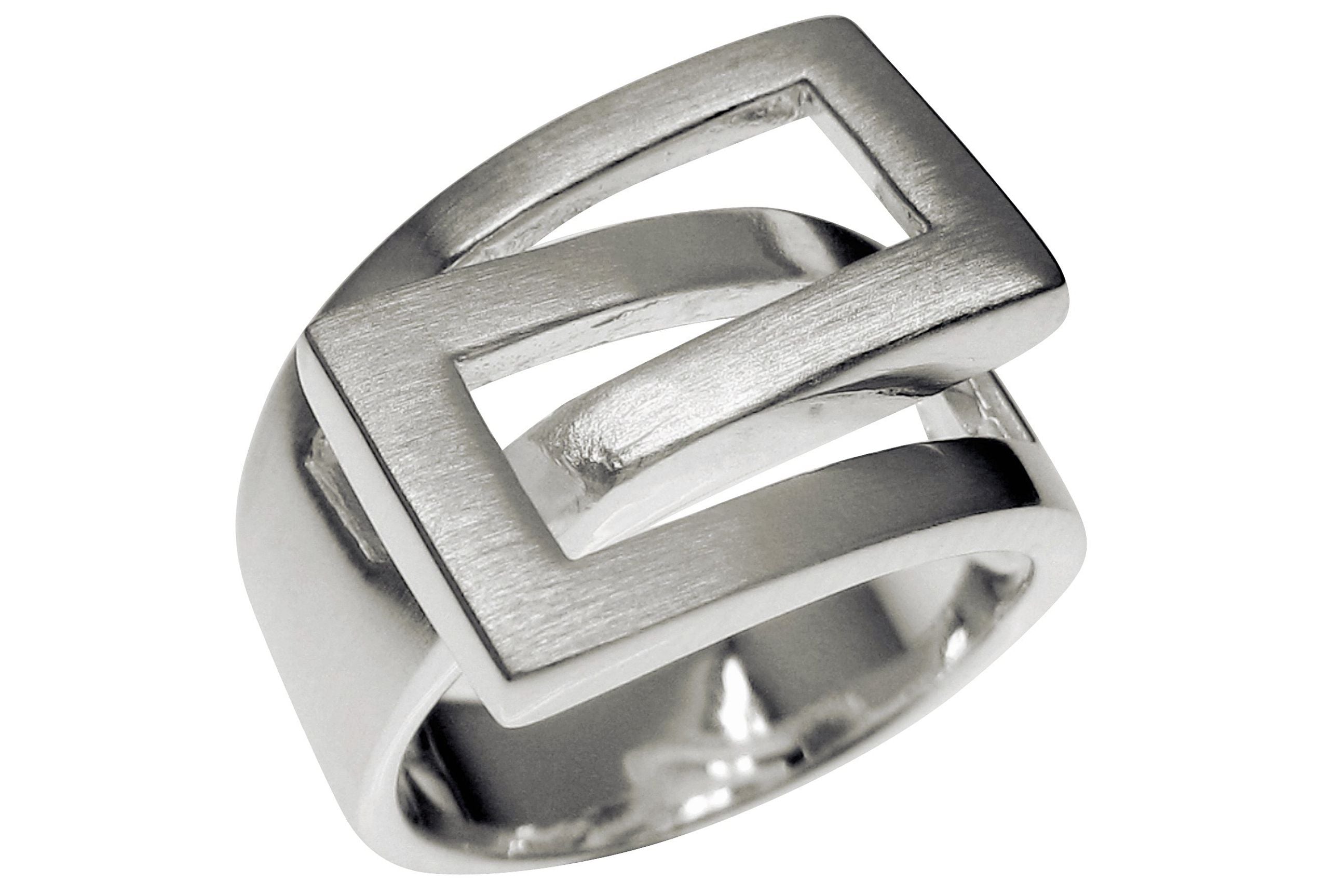 Ein Ring aus Silber für Damen, bestehend aus einer massiven Ringschiene und zwei ineinander greifenden Vierecken.