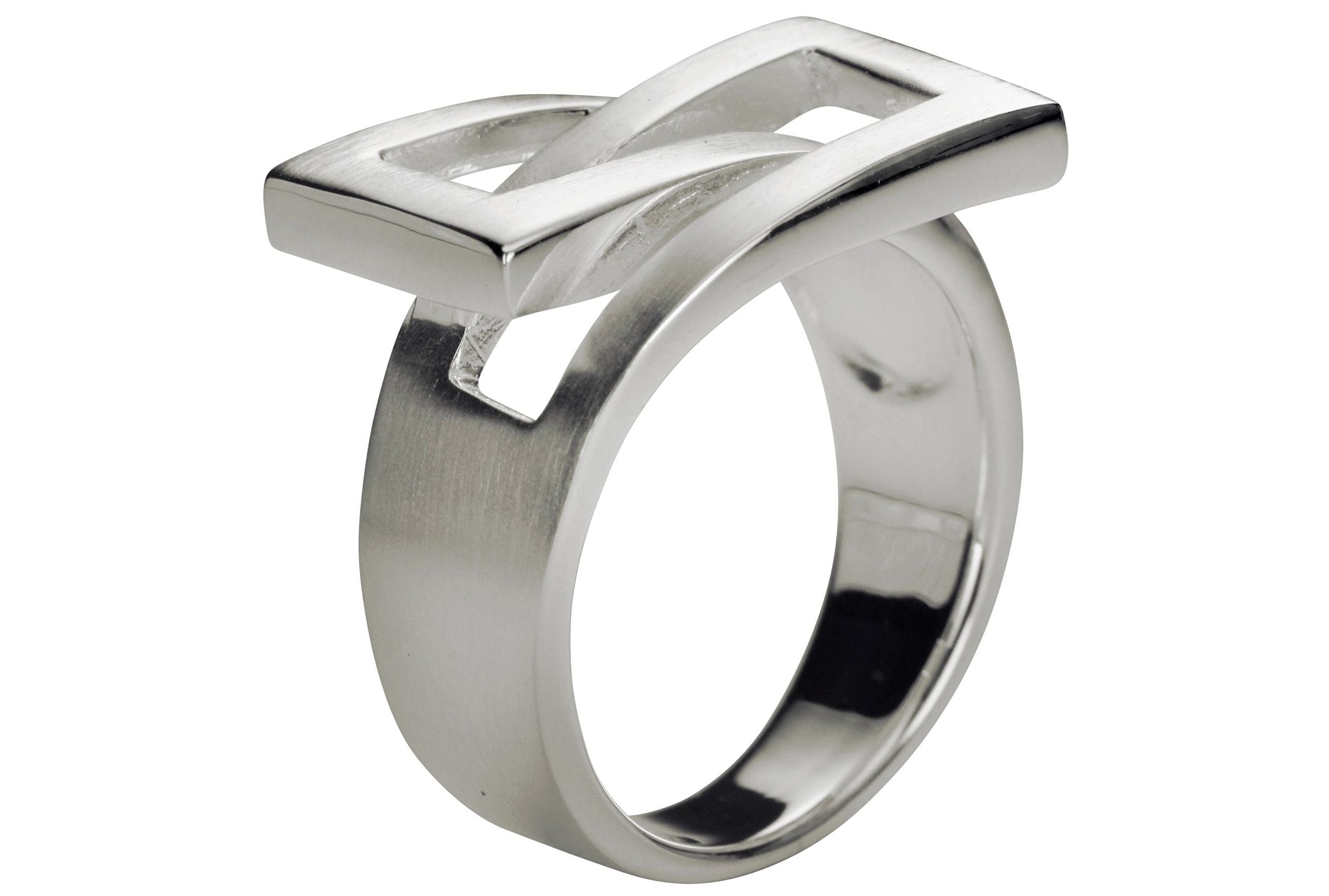 Ein Ring aus Silber für Damen, bestehend aus einer massiven Ringschiene und zwei ineinander greifenden Vierecken.