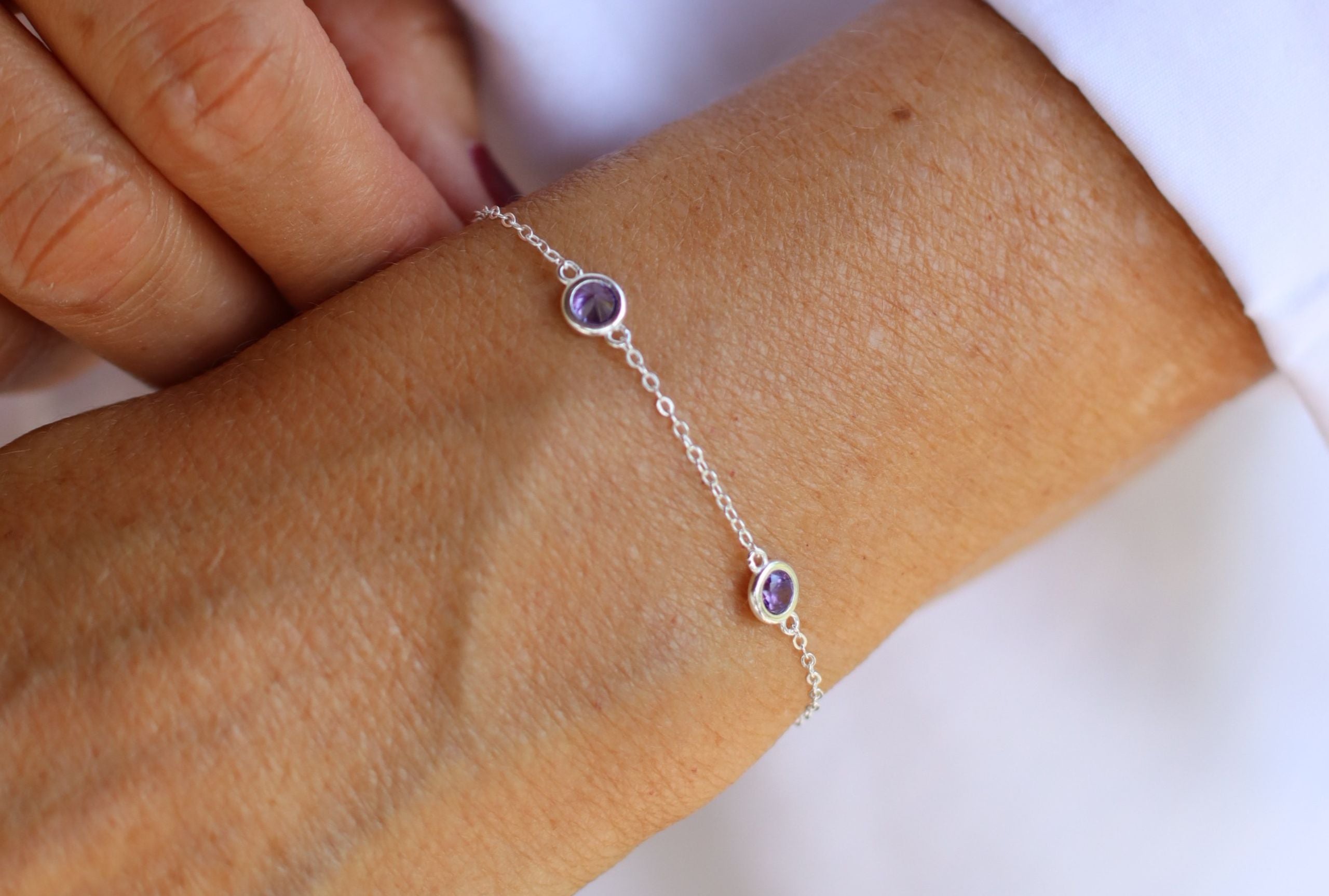 Feines Forzatina-Armband mit violetten Zirkonia-Steinen