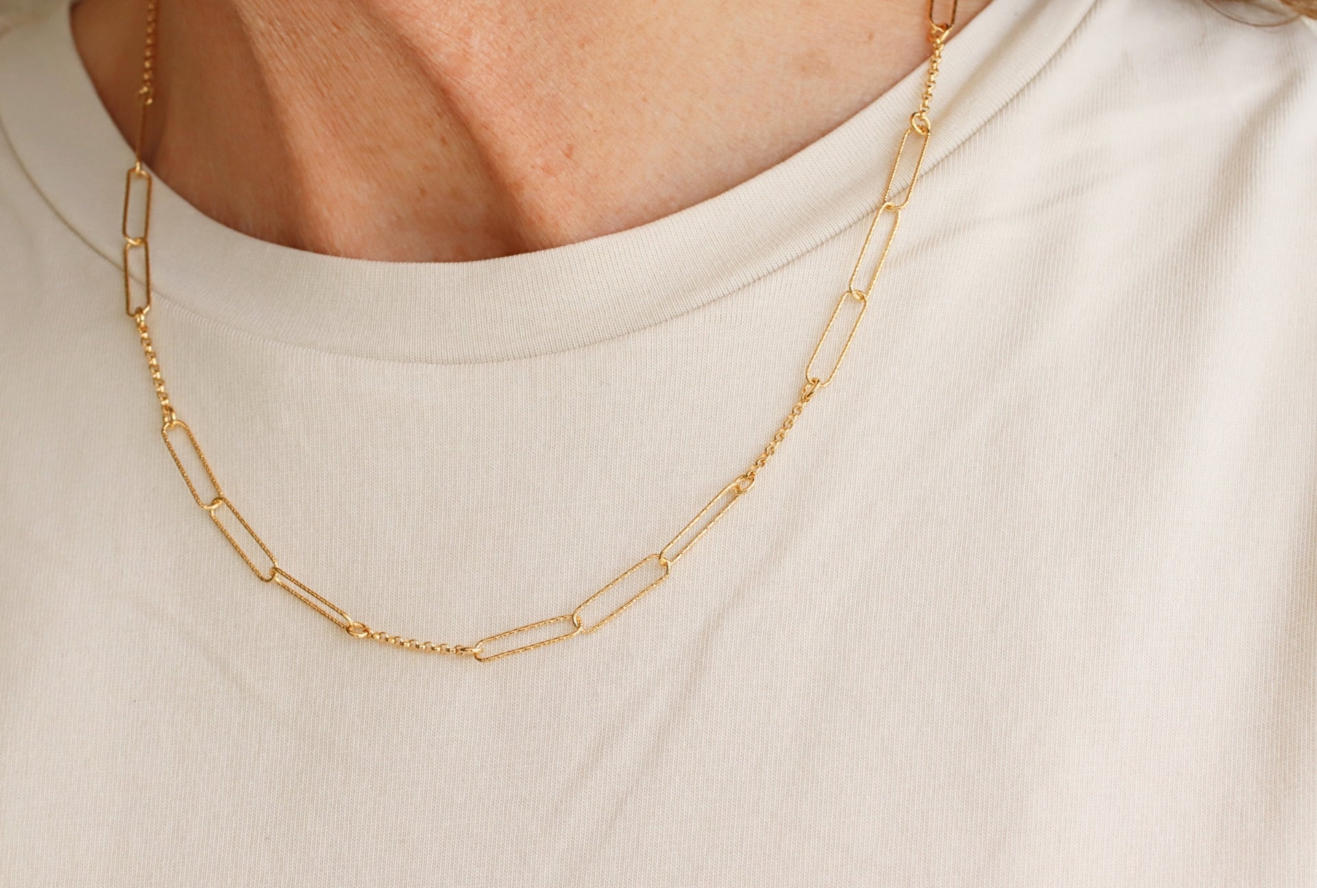Feine Kette mit diamantierten Paperclip-Elementen vergoldet - 45 cm