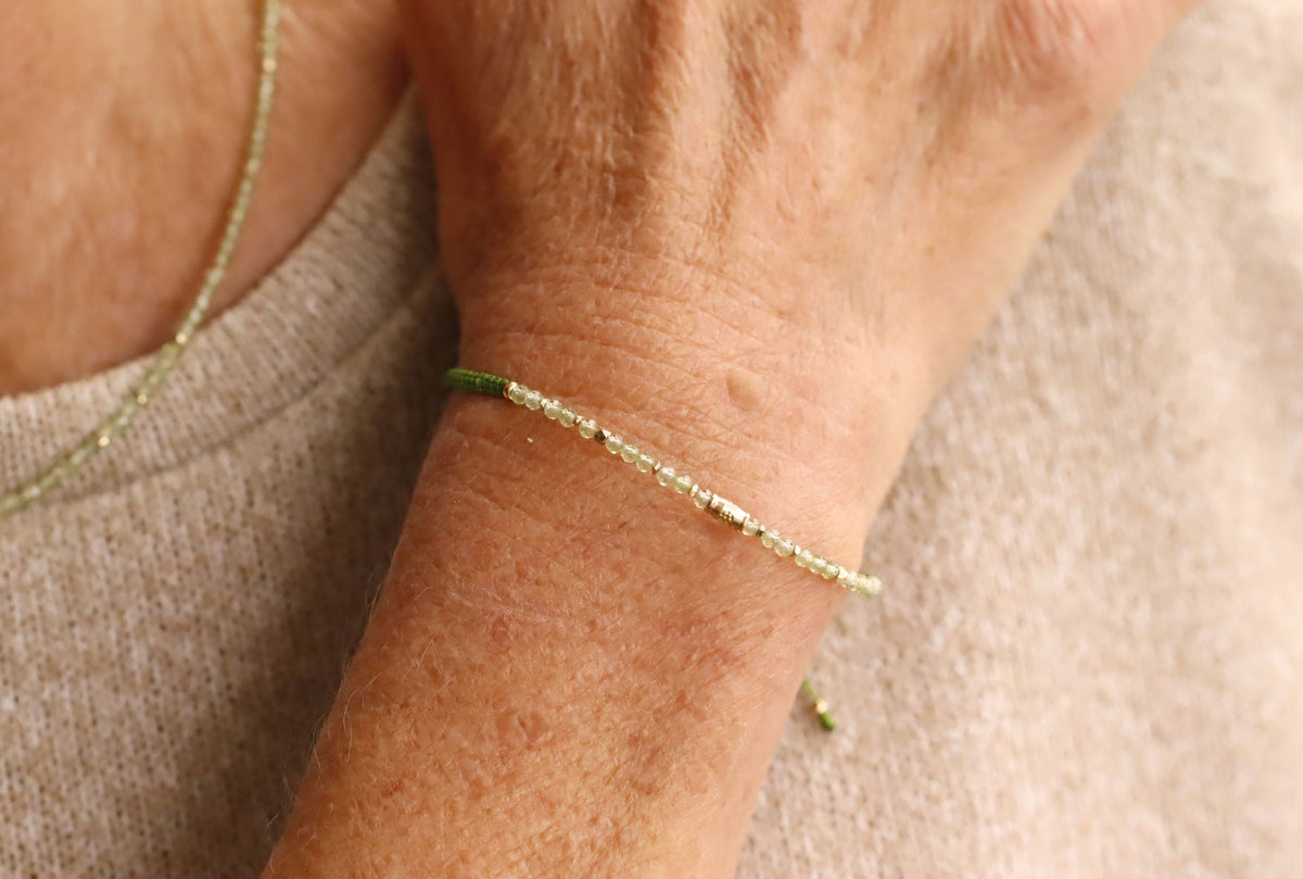 Fein-gefädeltes Peridot-Armband mit Shamballa-Verschluss