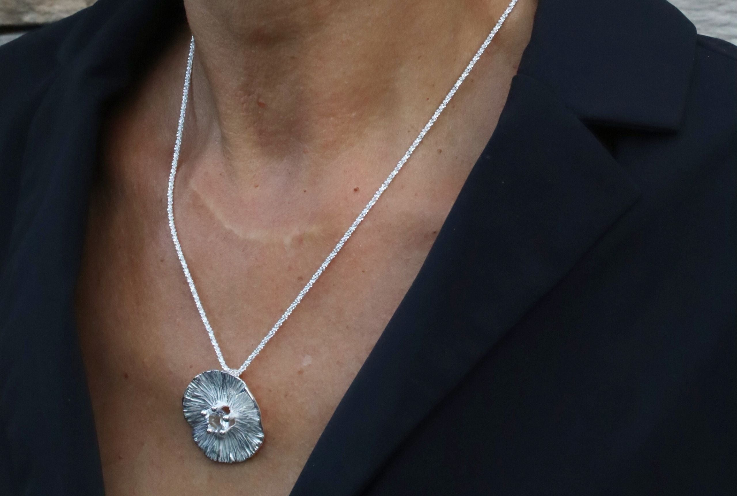 Diamantierte Criss-Cross-Kette