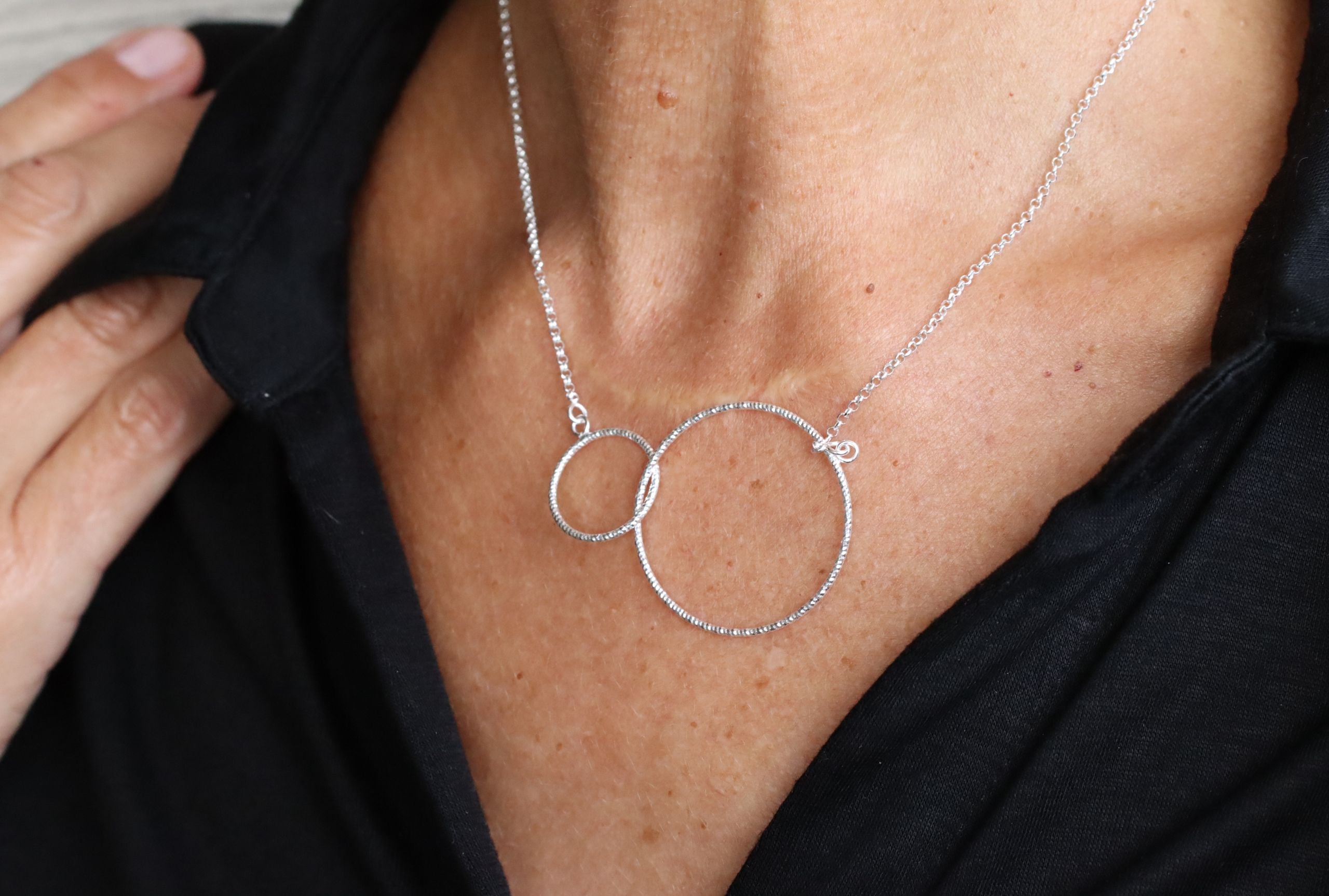 Diamantierte feine Ankerkette "Doppelter Kreis"