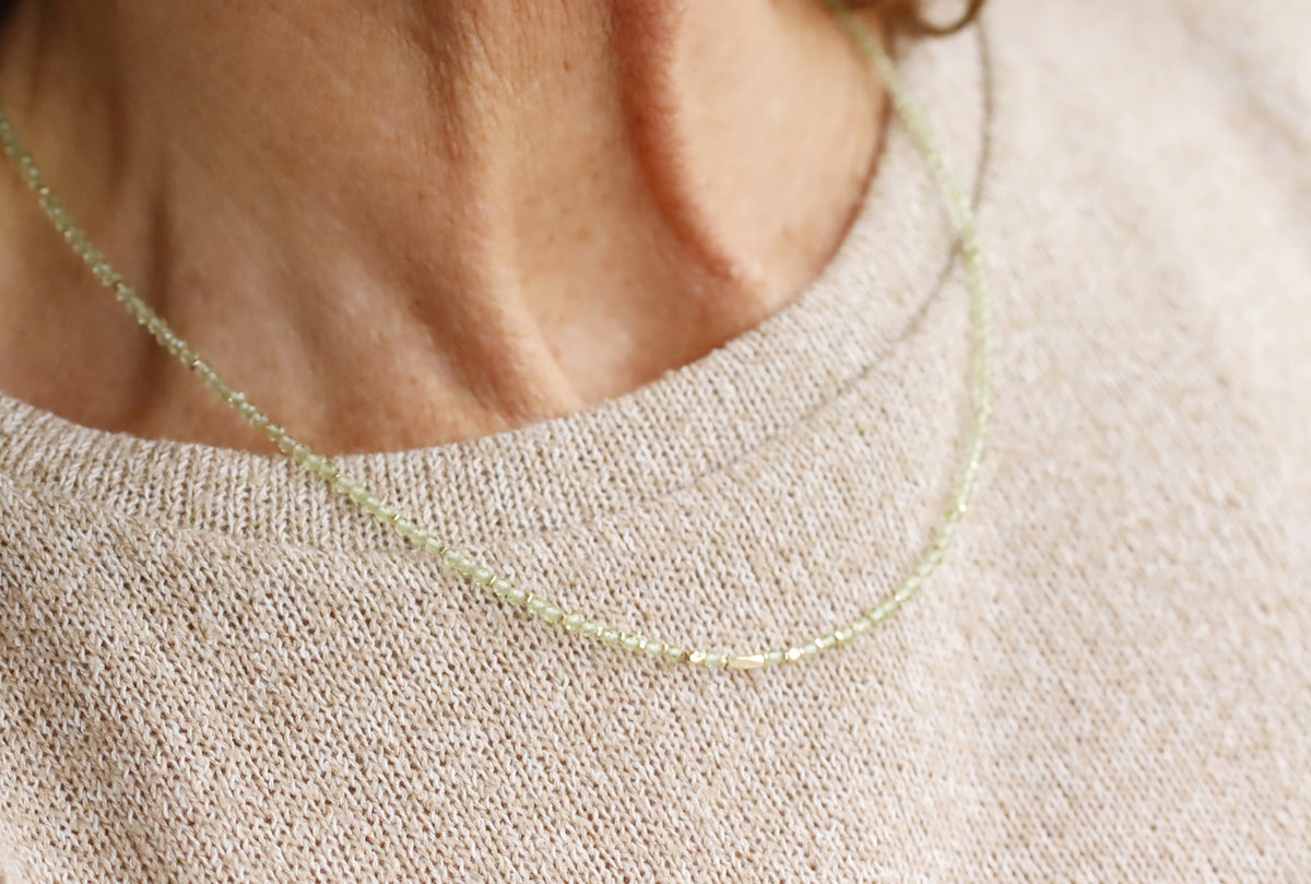 Fein-gefädelte Peridot-Edelsteinkette