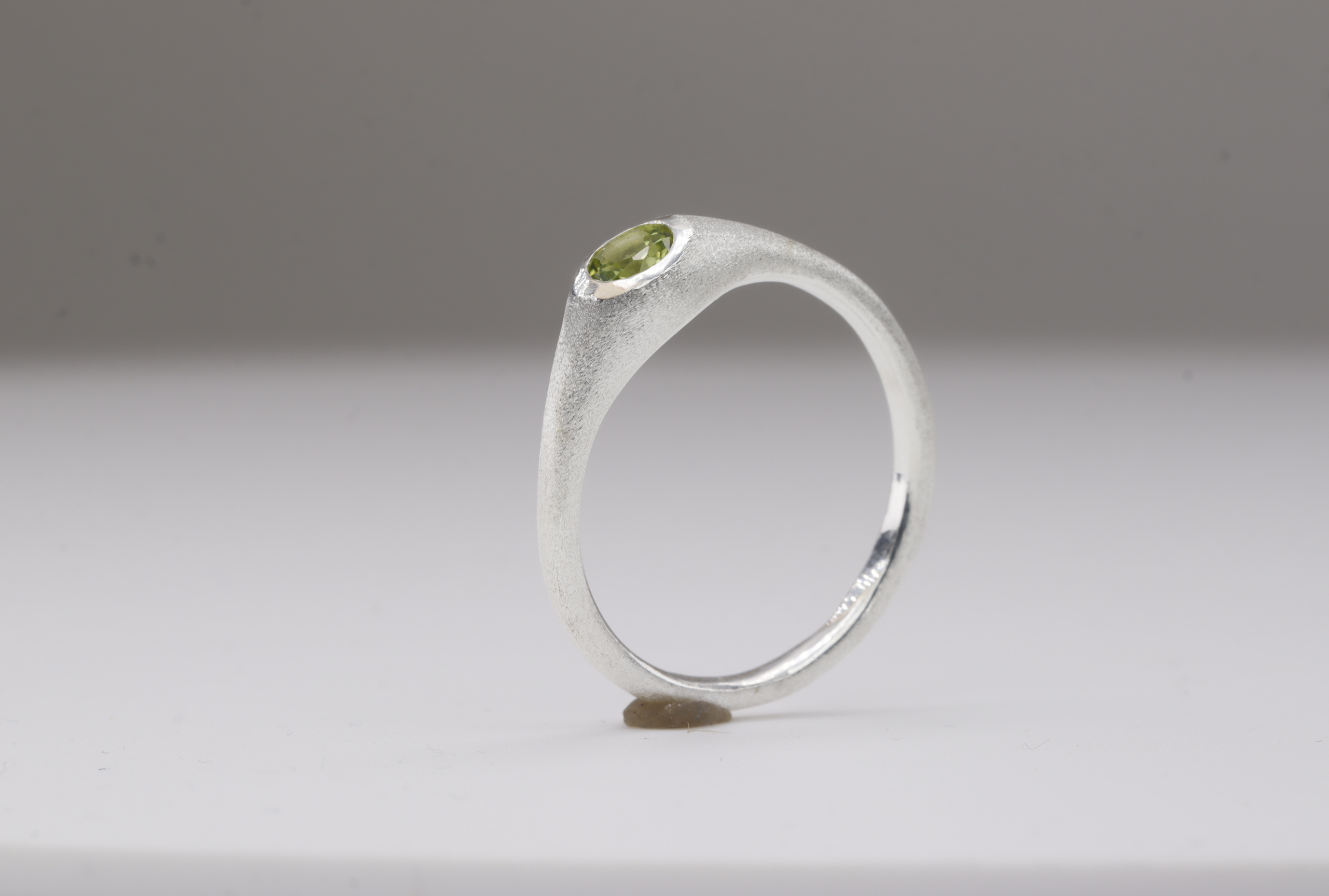 Feiner Peridot Ring