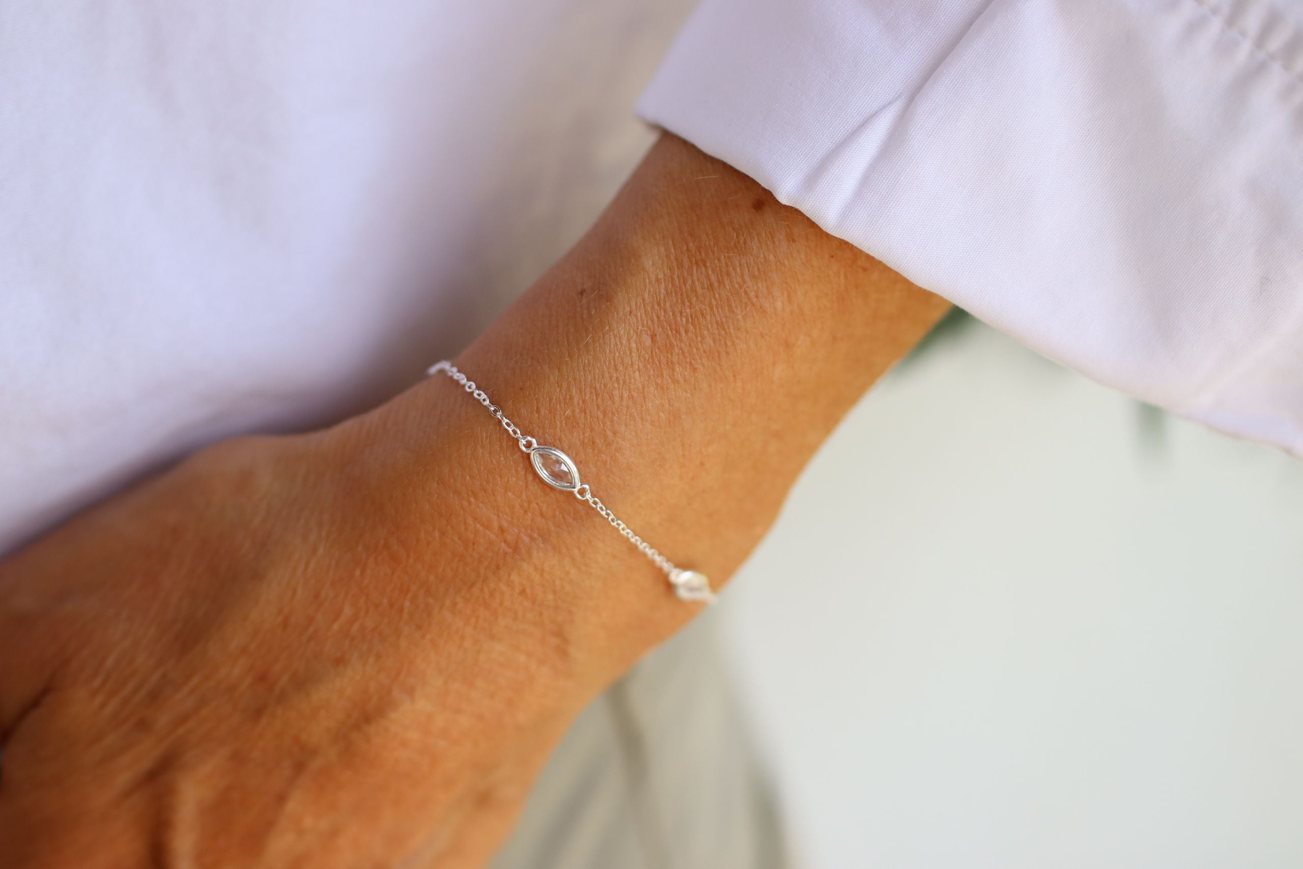 Feines Forzatina-Armband mit weißen Zirkonia-Steinen