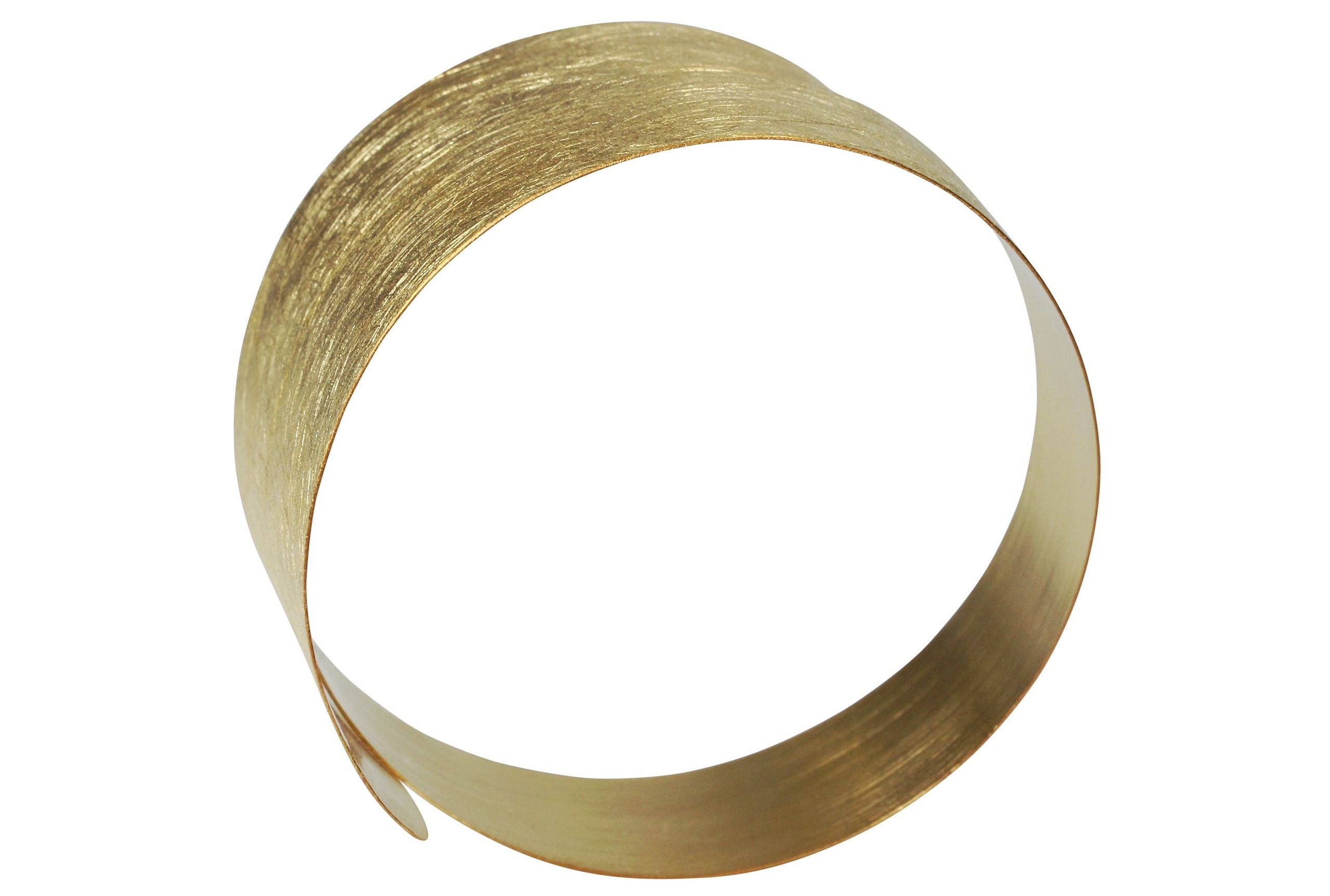 Armreif für Damen aus Silber mit vergoldeter Oberfläche. Der Armreif ist spiralförmig und flexibel.