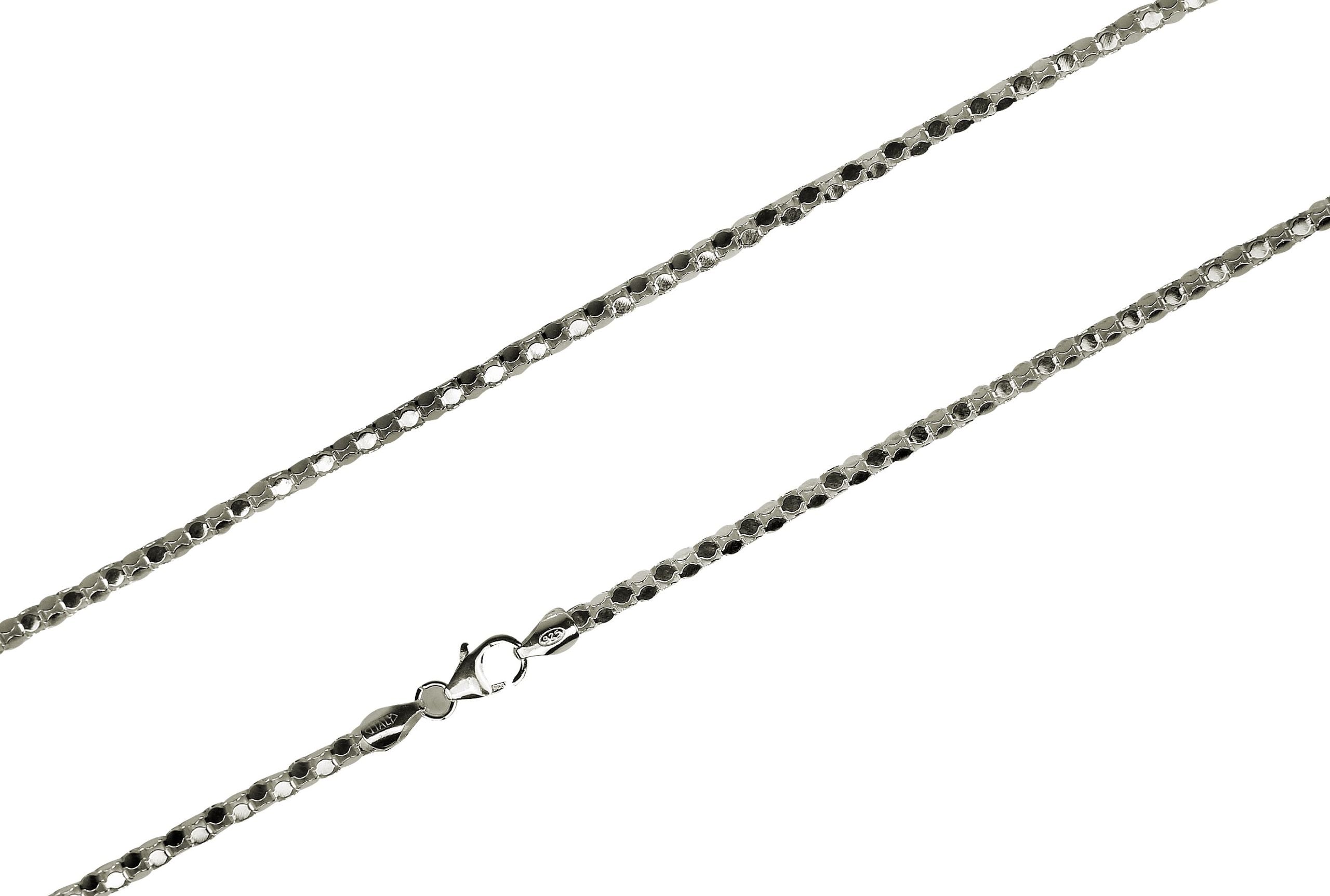 Eine Popcornkette aus Silber für Damen mit einem eleganten Geflecht und Karabinerverschluss.