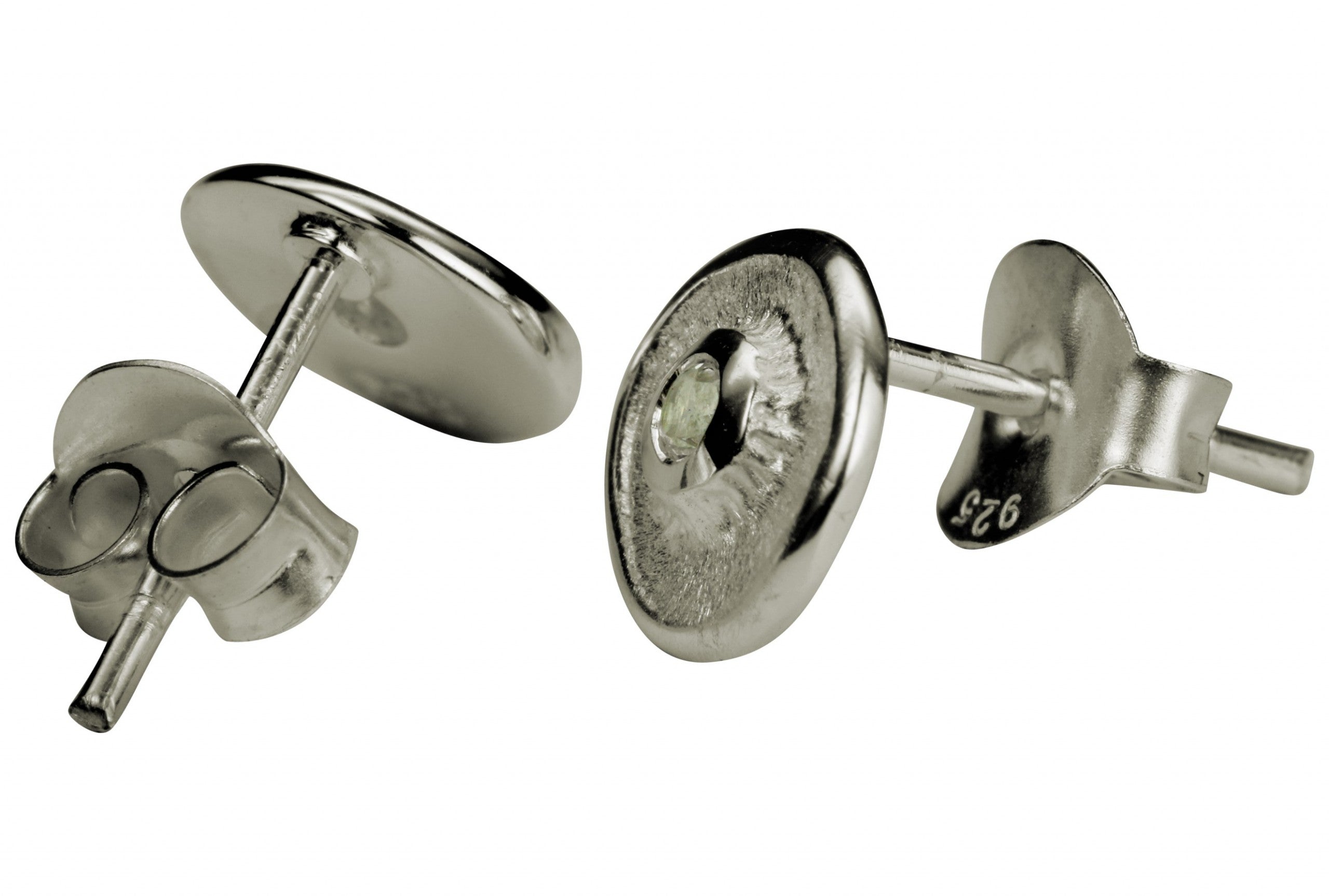 Fein modellierte runde Ohrstecker aus Silber für Damen mit einem mittig sitzenden kleinen Weißtopas.