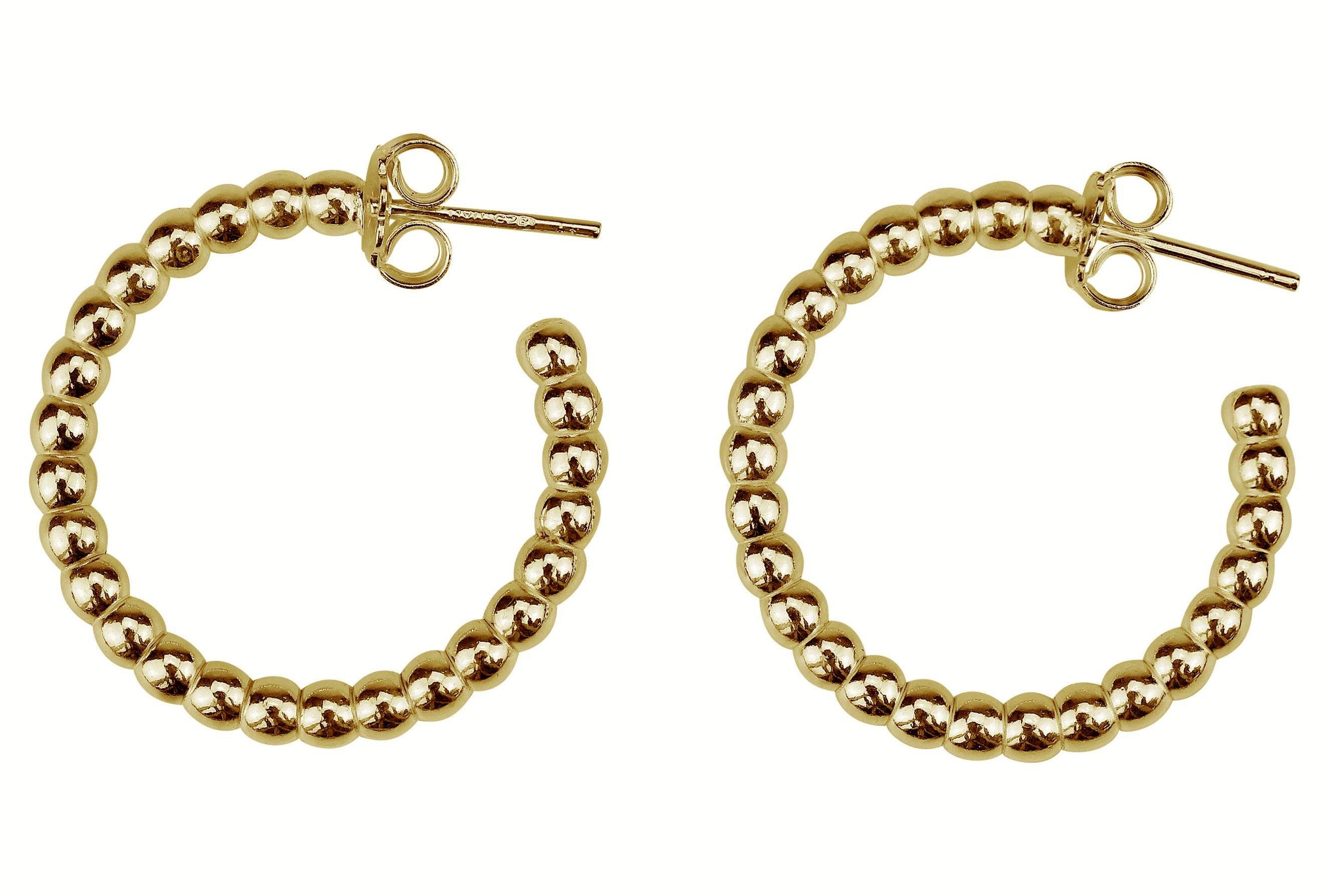 Ein Paar offen gearbeitete kleine Creolen aus vergoldetem Silber im Kugel Design für Damen.