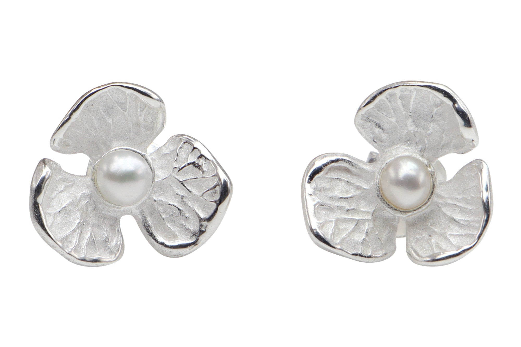 Elegante Ohrstecker "Blüte mit Perle"
