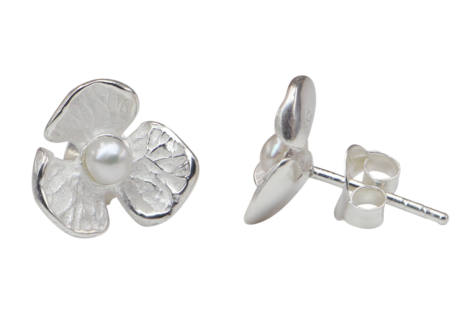 Elegante Ohrstecker "Blüte mit Perle"