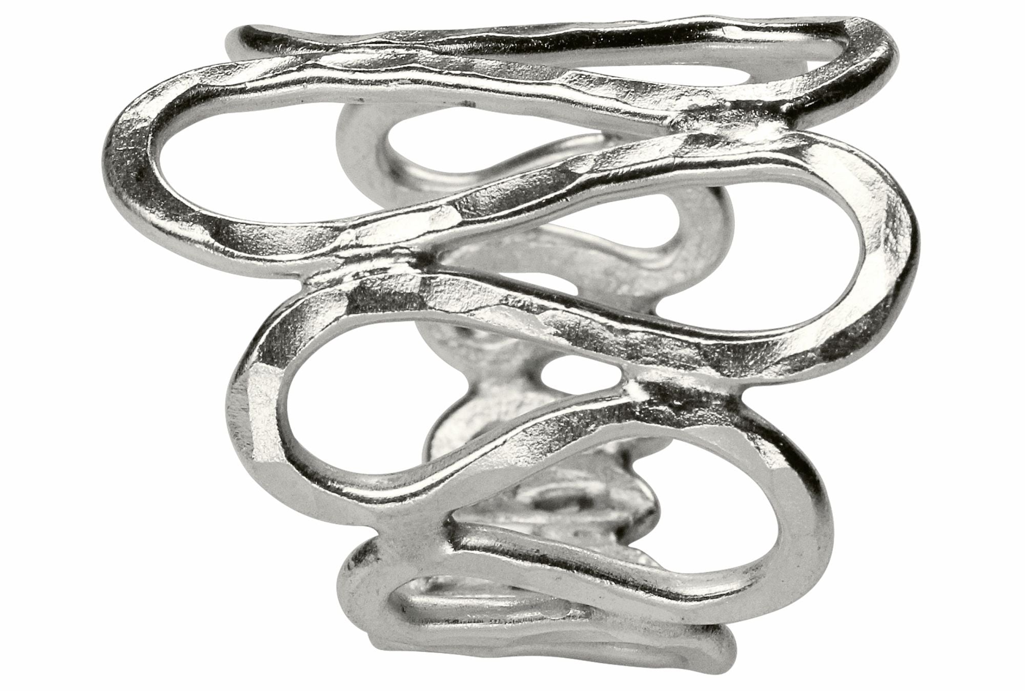 Gehämmerter Ring in Wellenstruktur